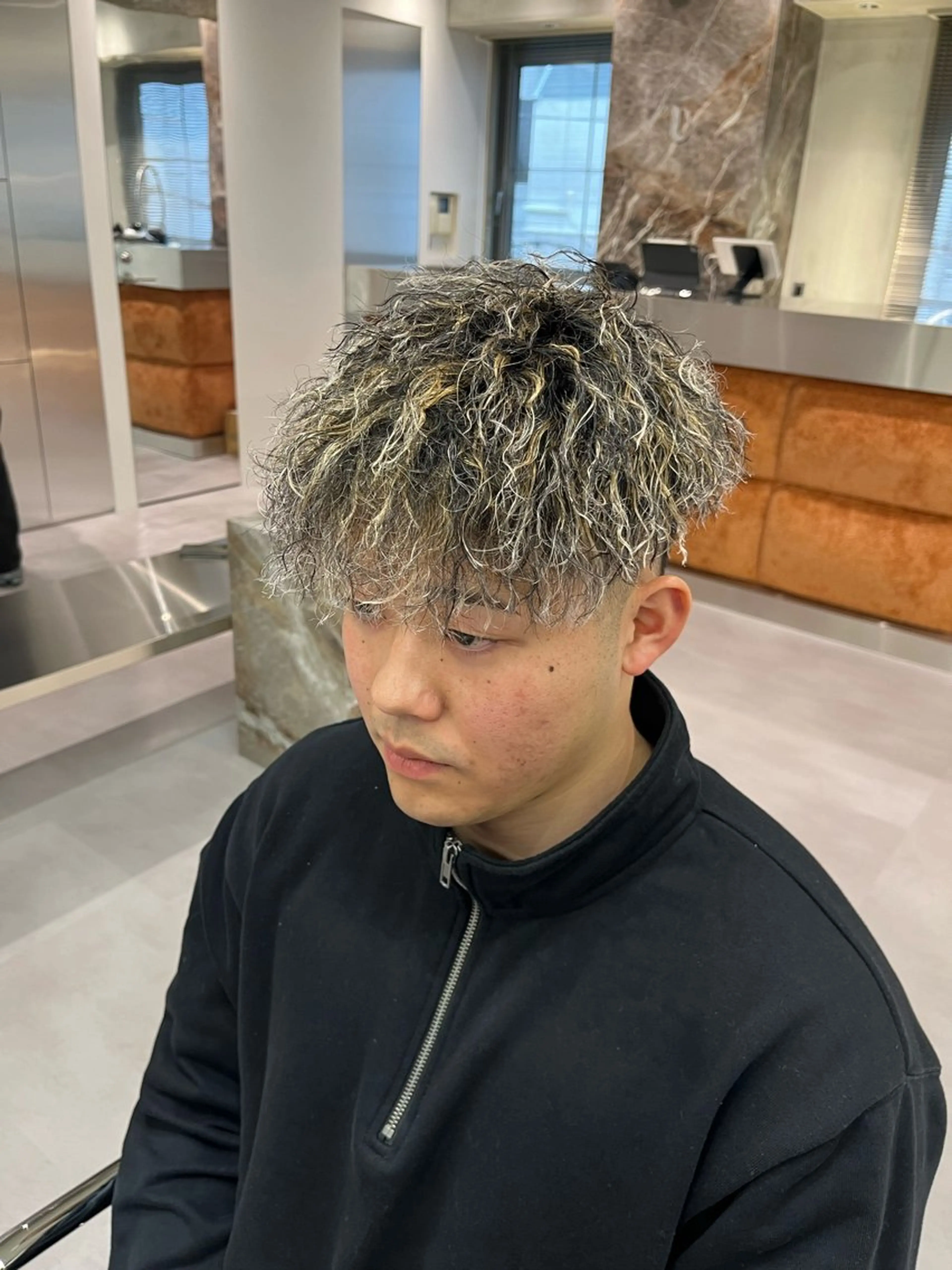 ショート soen所属・⚡メンズパーマフ ェードカットTomyのヘアスタイル