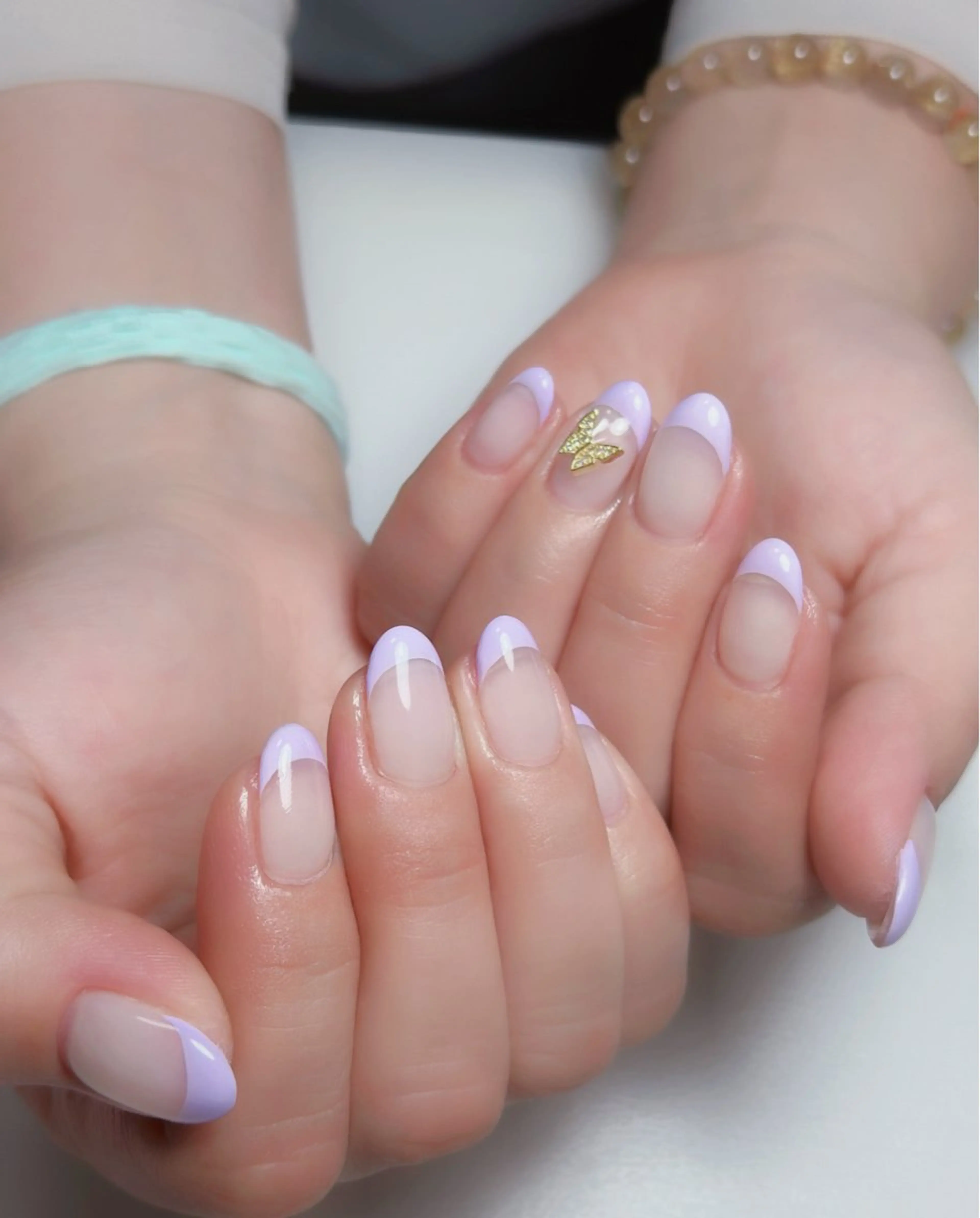 ネイル オーロラネイル 長さ出し フットネイル ラメ(グリッター) ラメグラデーション ハンドネイル 👍thumbs up nail👍のネイルデザイン