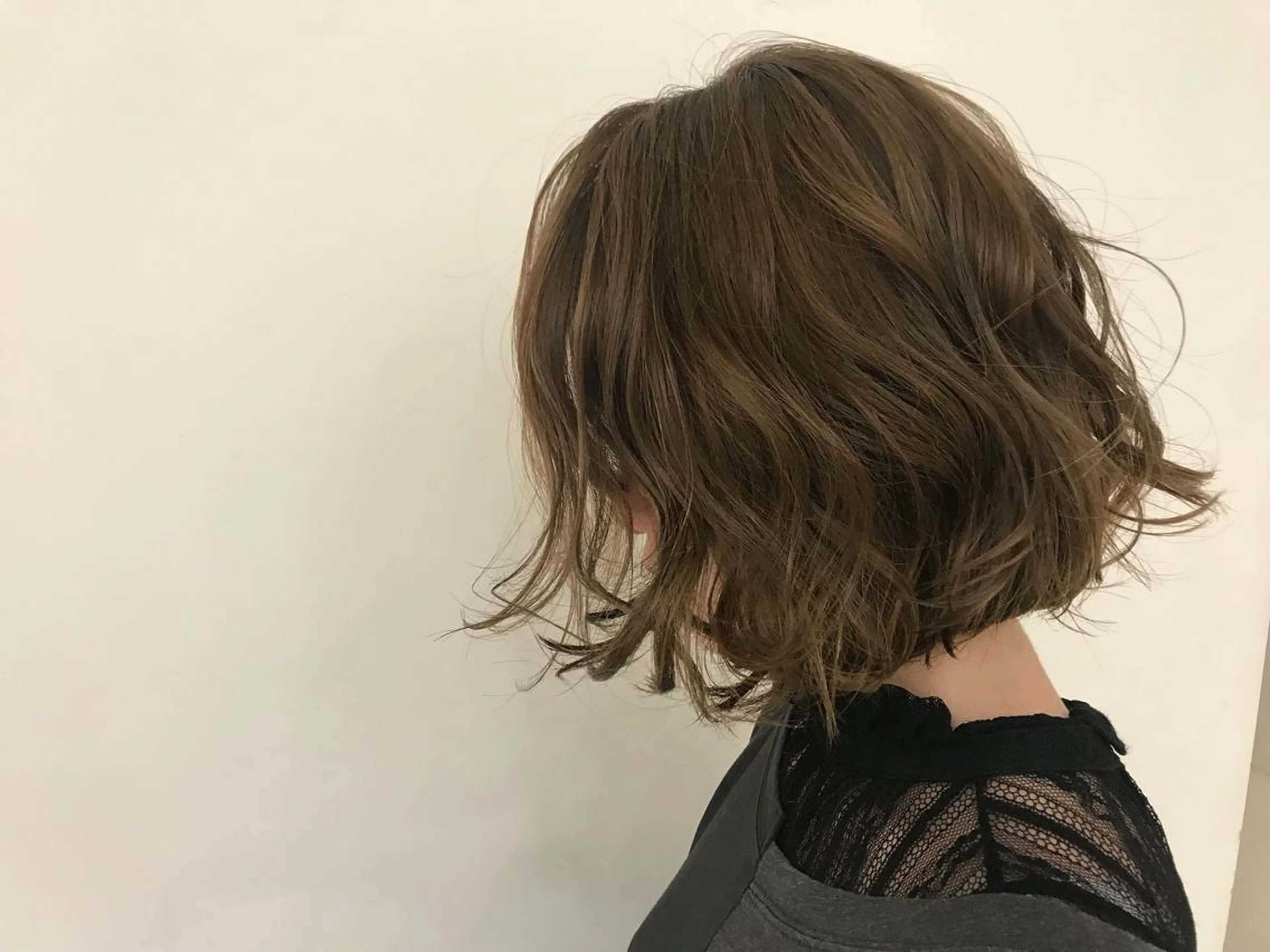 ショート アッシュ 伊藤 陽のヘアスタイル