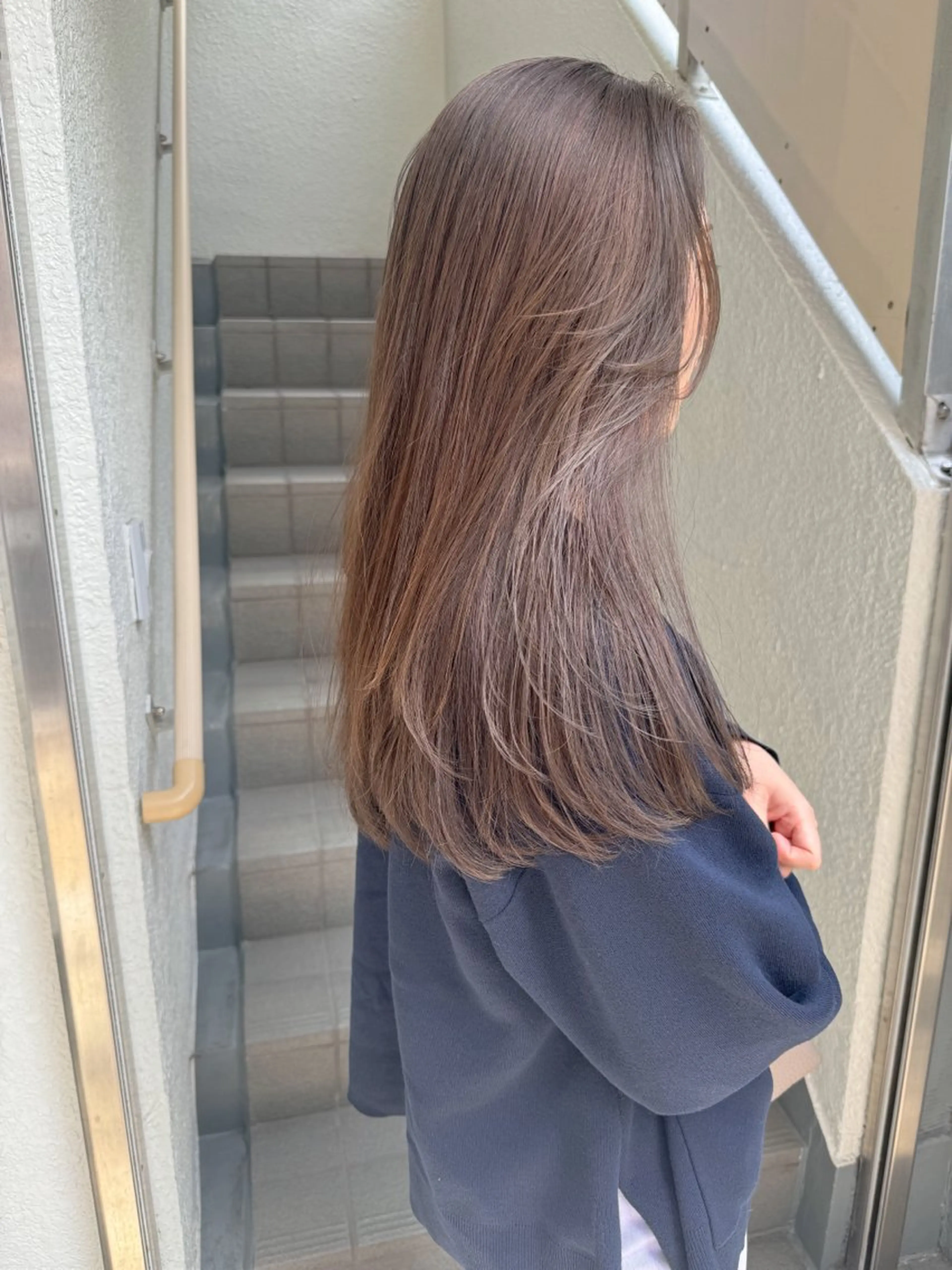 セミロング カラー ベージュカラー 透明感カラー 鈴木駿介 レイヤーカットのヘアスタイル