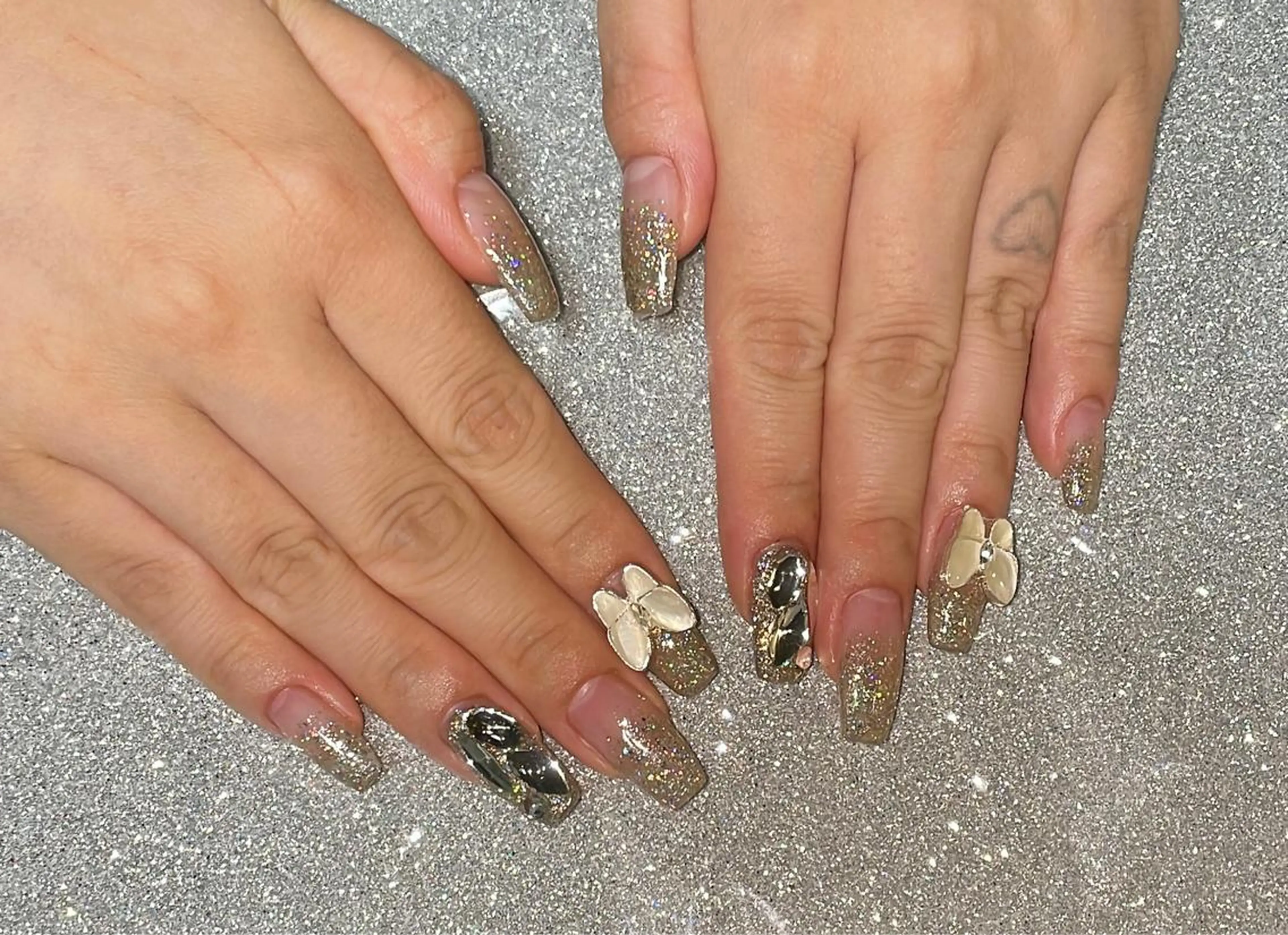 ネイル ハンドネイル VIERU 🌈🎀💖のネイルデザイン