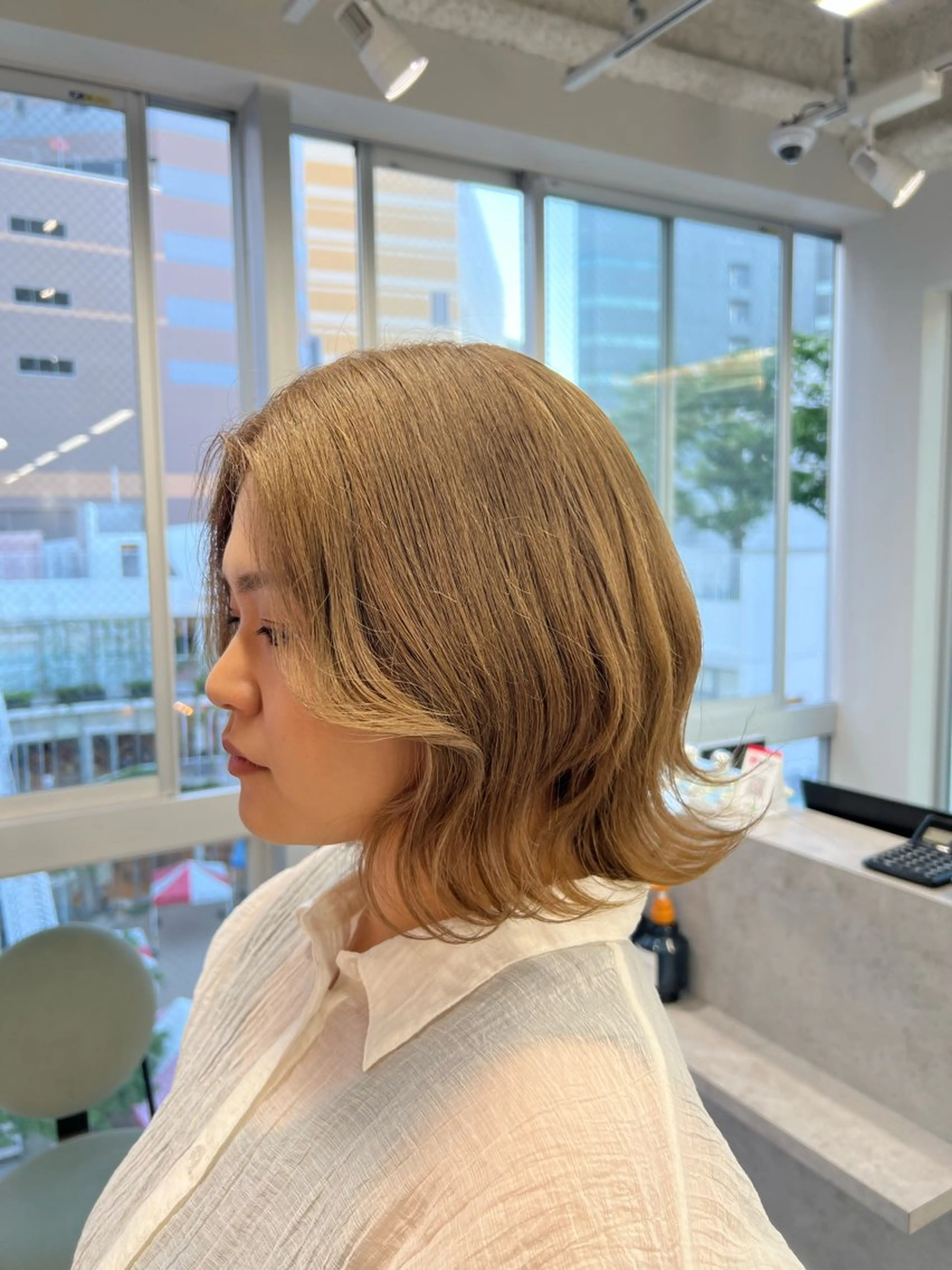 ミディアム ヘアカラー maya レイヤーカットのヘアスタイル