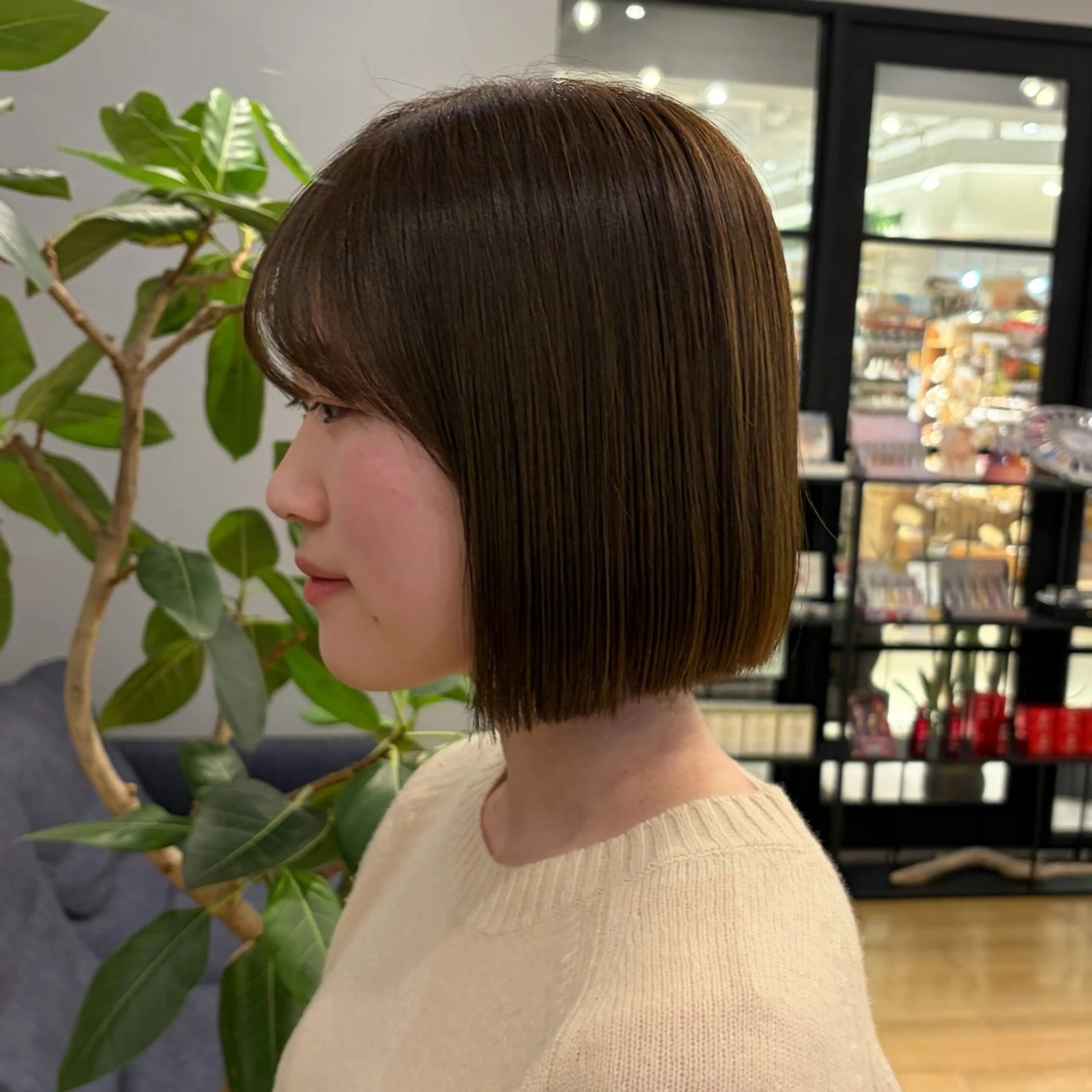 ショート ボブ カット 田中 優菜のヘアスタイル