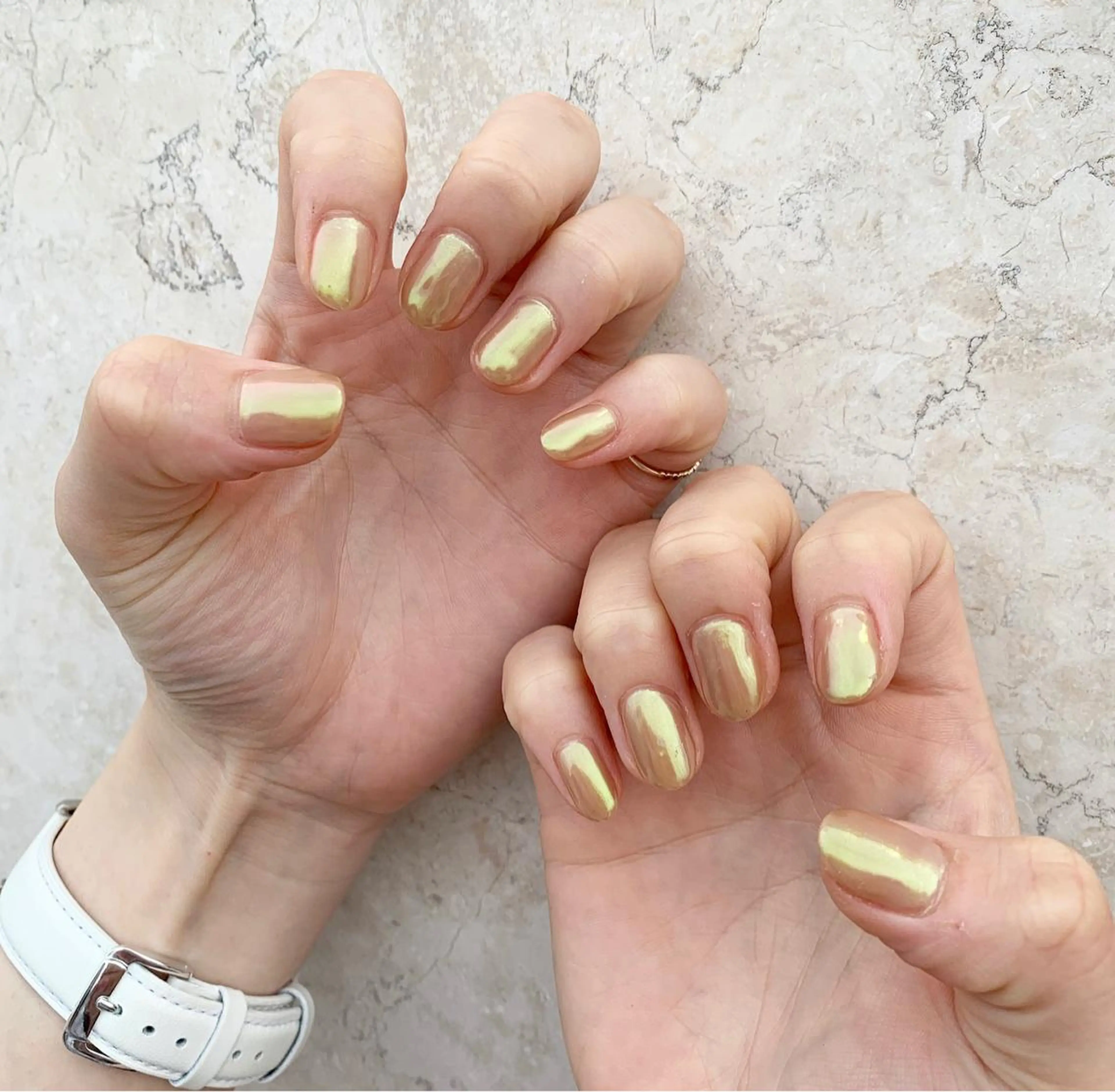 ネイル オーロラネイル ブラウン ハンドネイル 佐藤 穂乃香のネイルデザイン