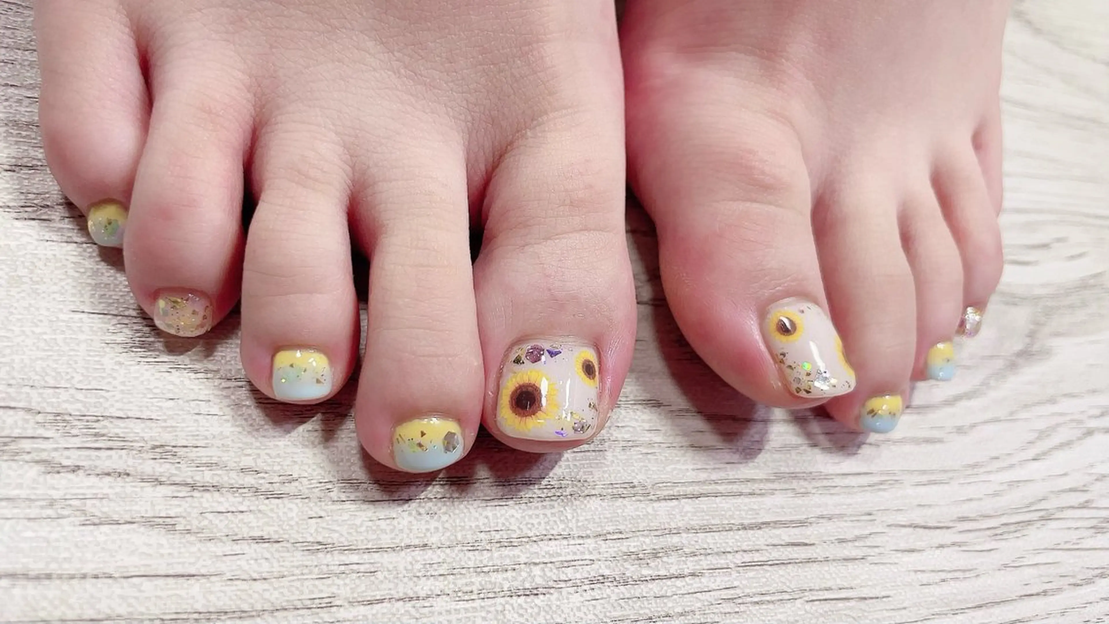 ネイル フットネイル BLOOMブルーム所属・佐伯 彩菜のネイルデザイン