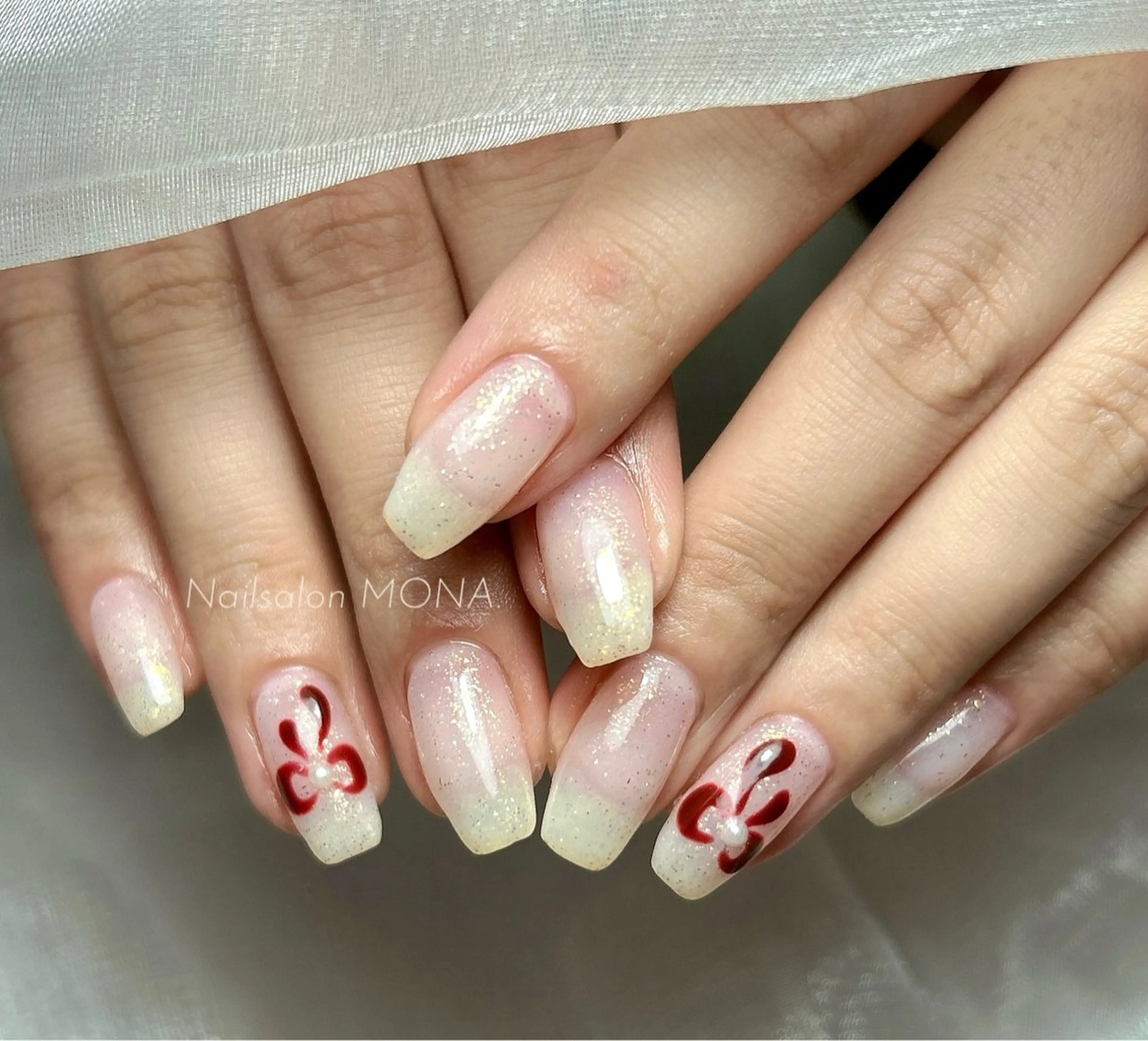 ネイル リボン ホワイト ハンドネイル Nailsalon MONA.のネイルデザイン