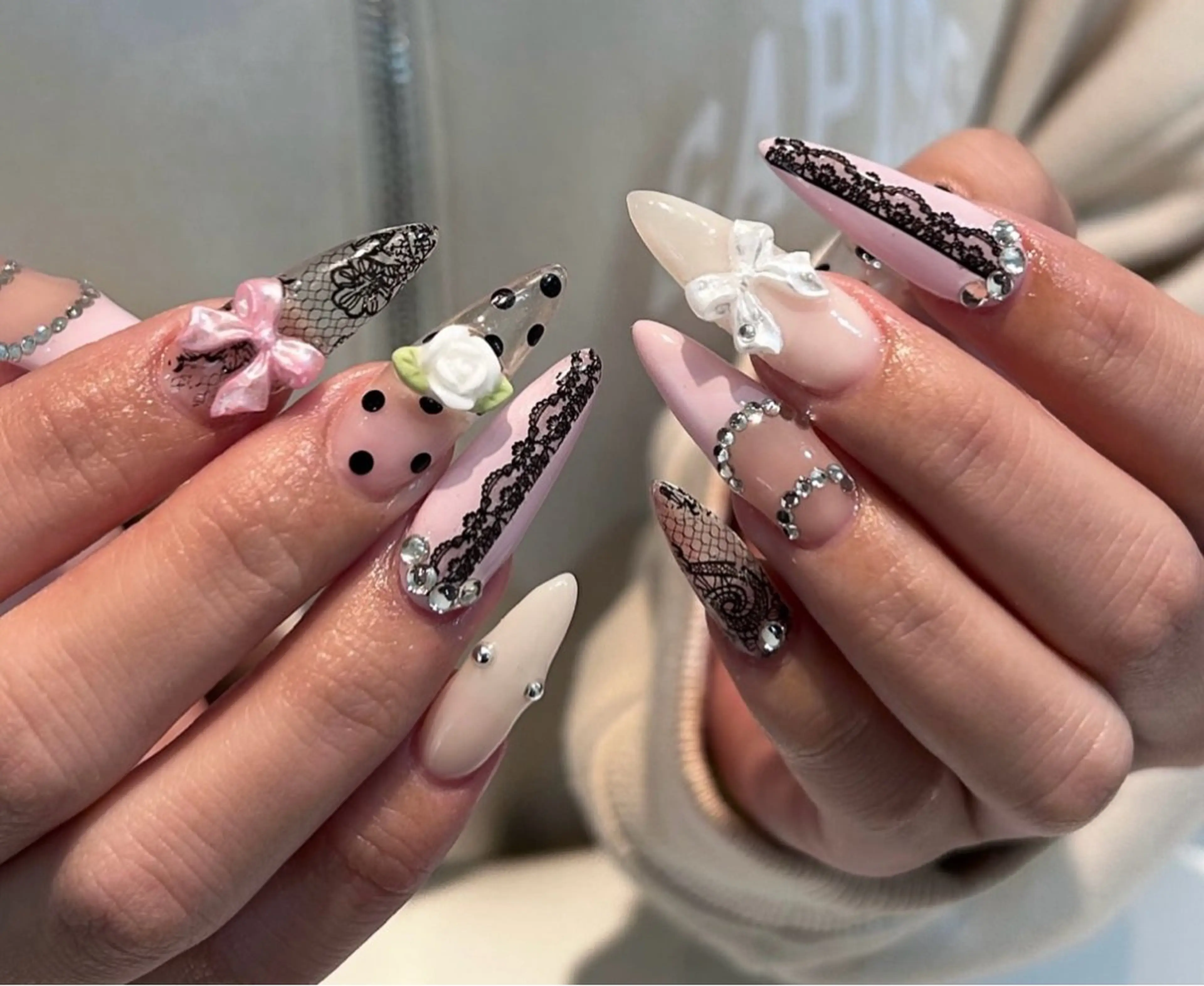 ネイル グラデーション キラキラネイル ワンカラーネイル 冬ネイル Jenn Nail Salonのネイルデザイン