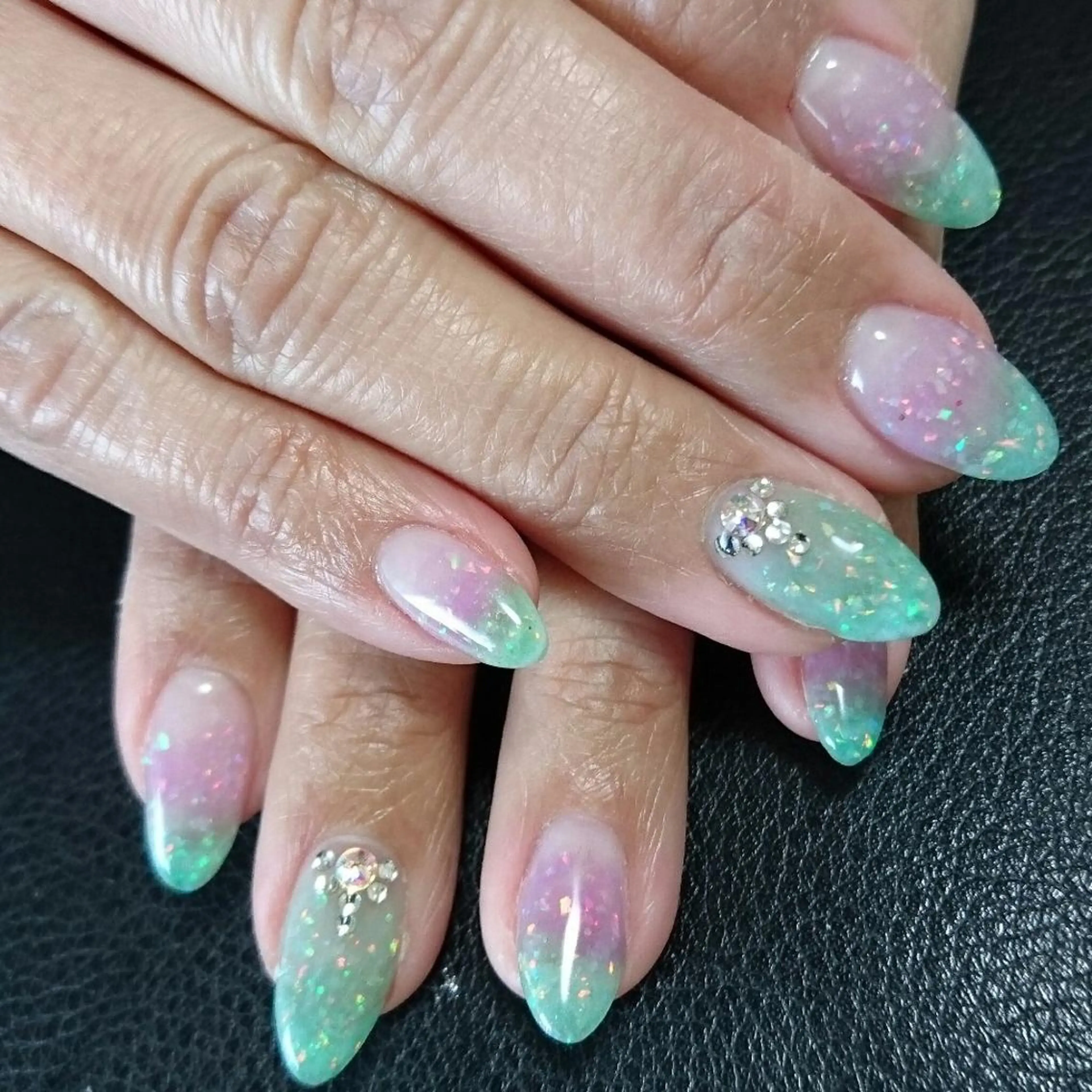 ネイル グラデーション グリーン Lilith Nailのネイルデザイン