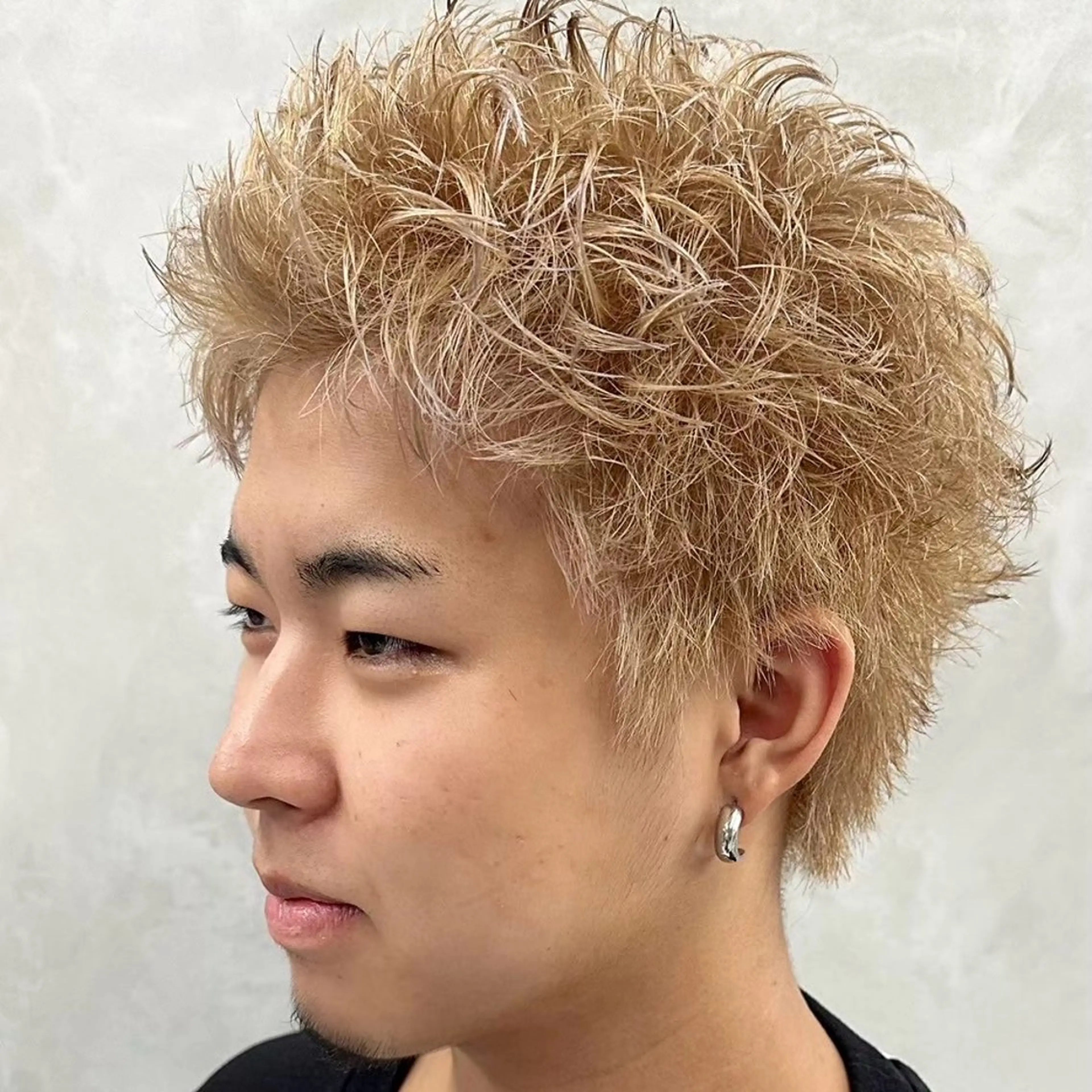 ショート カラー パーマ メンズ メンズブリーチ メンズハイトーン スパイキーショート ベージュカラー 黒髪 カット ヘアカラー 水谷 璃温のヘアスタイル