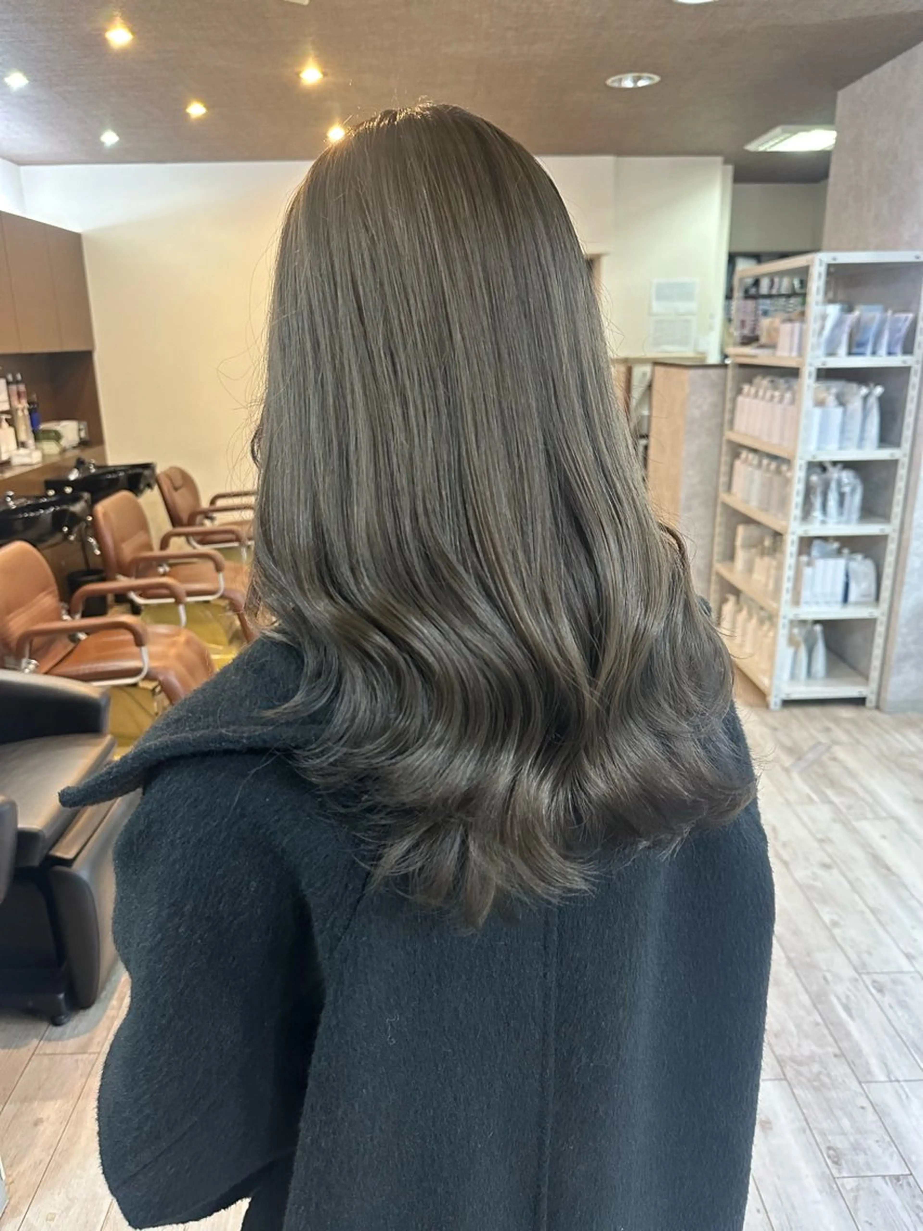 ロング カラー ブリーチ グレージュ オリーブグレージュ オリーブグレー カット ヘアカラー 高橋 みく/ minim 暖色のヘアスタイル