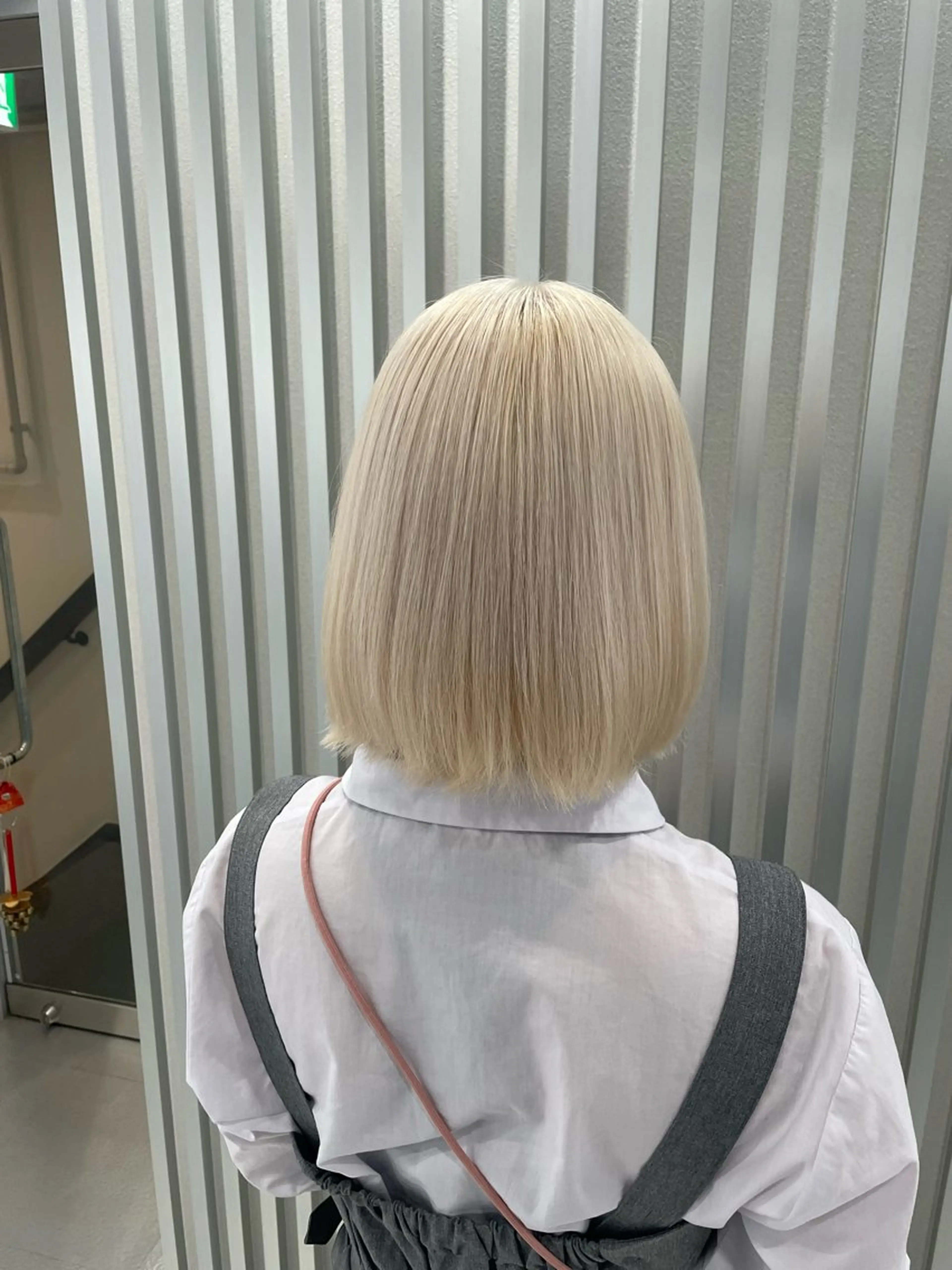 ショート カラー ブロンド ホワイトブロンド ヘアカラー トリートメント 野崎 孝章のヘアスタイル