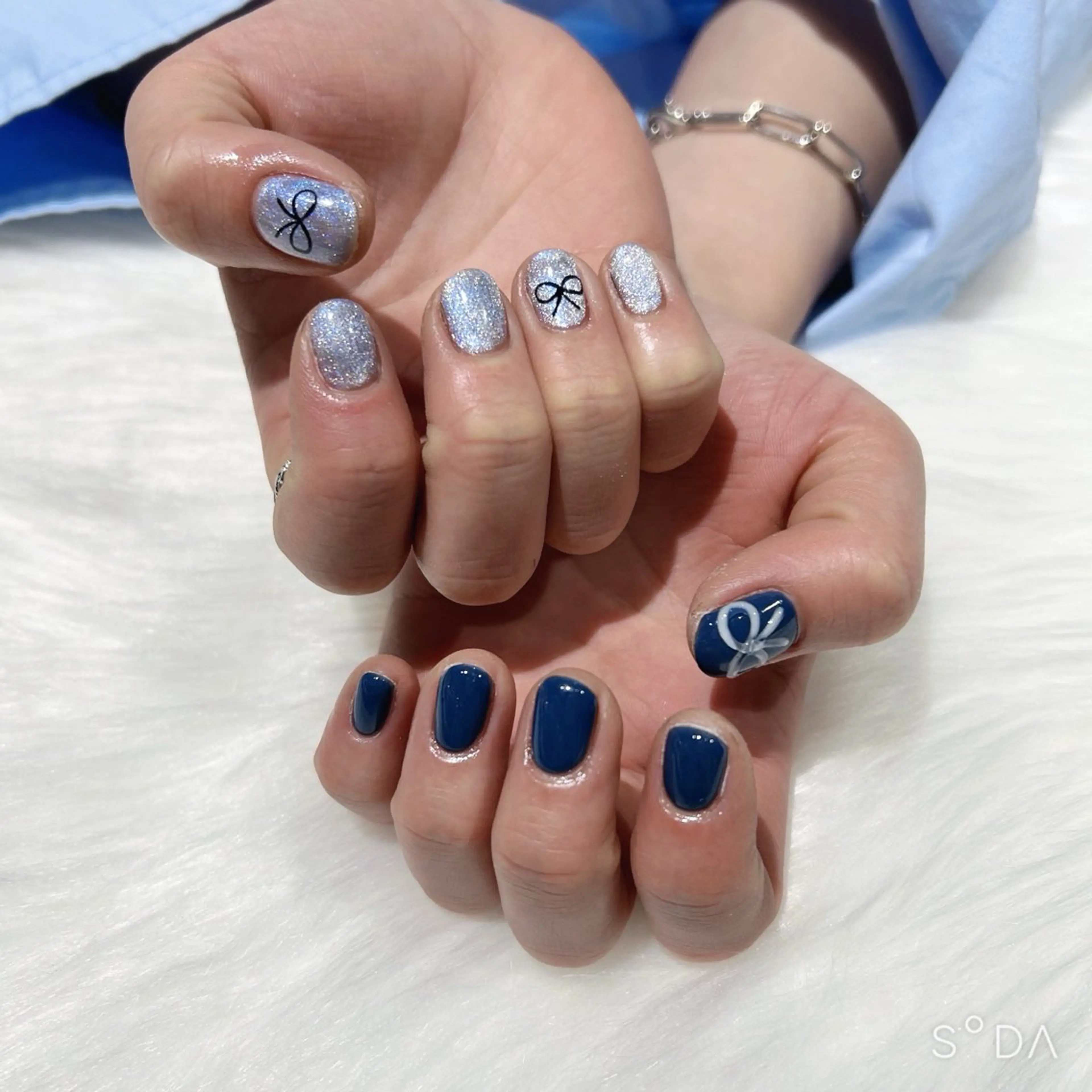 ネイル マグネットネイル ネイビー ぷっくりネイル リボン ショートネイル ハンドネイル ぷりゅねる 心斎橋のネイルデザイン