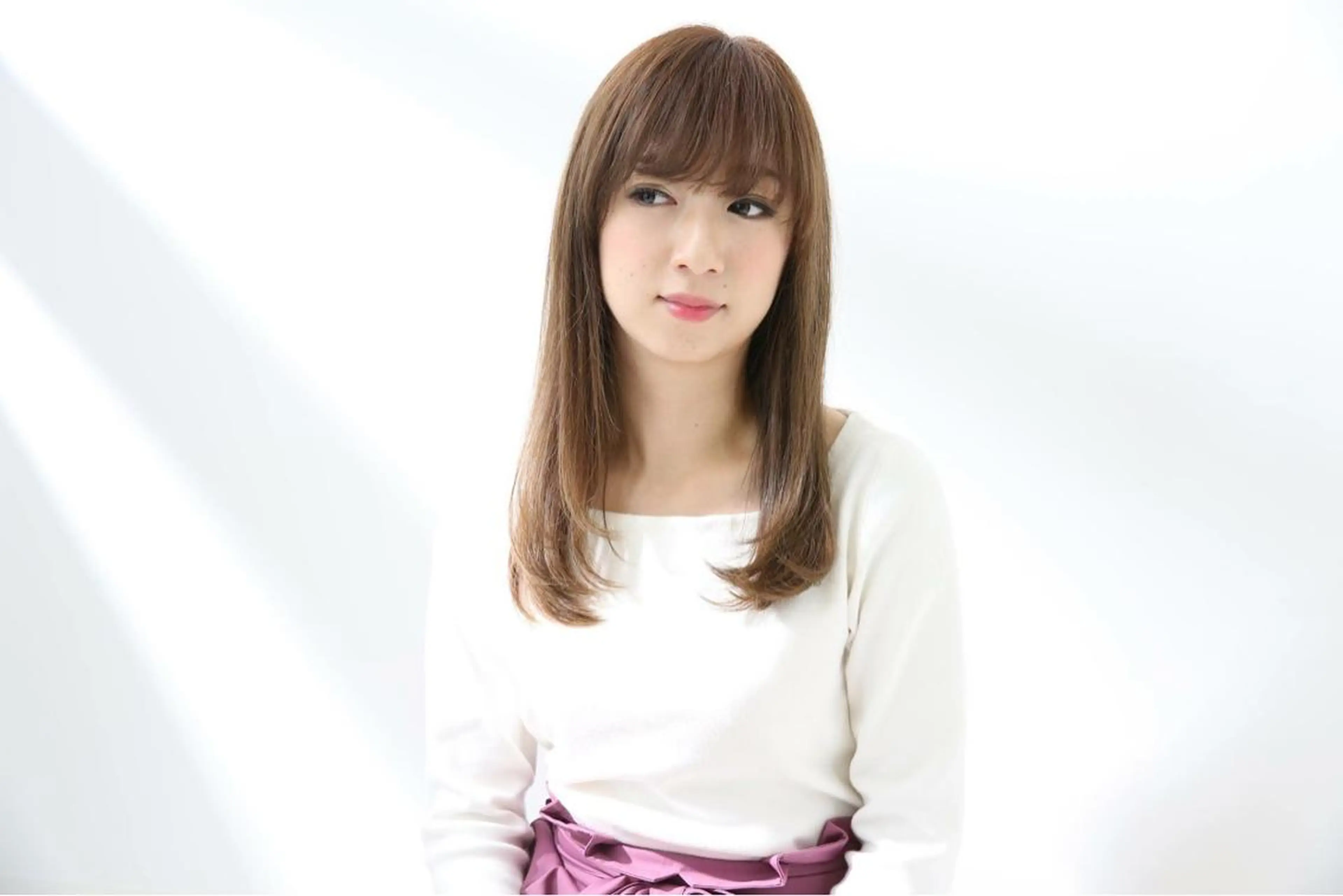 セミロング ブリーチなしダブル/ レイヤーカット 小棹のヘアスタイル