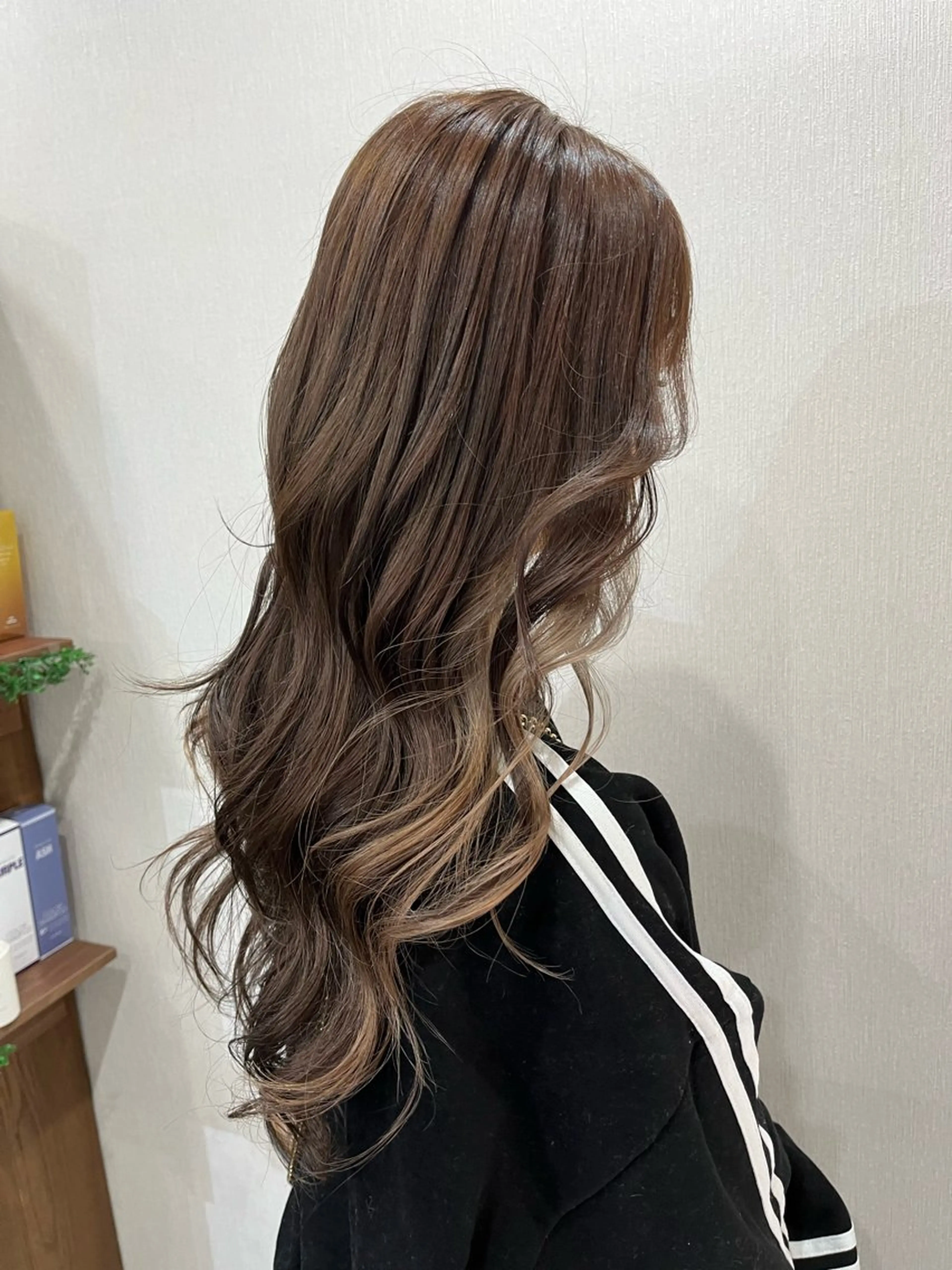 カラー 江波戸 恵のヘアスタイル