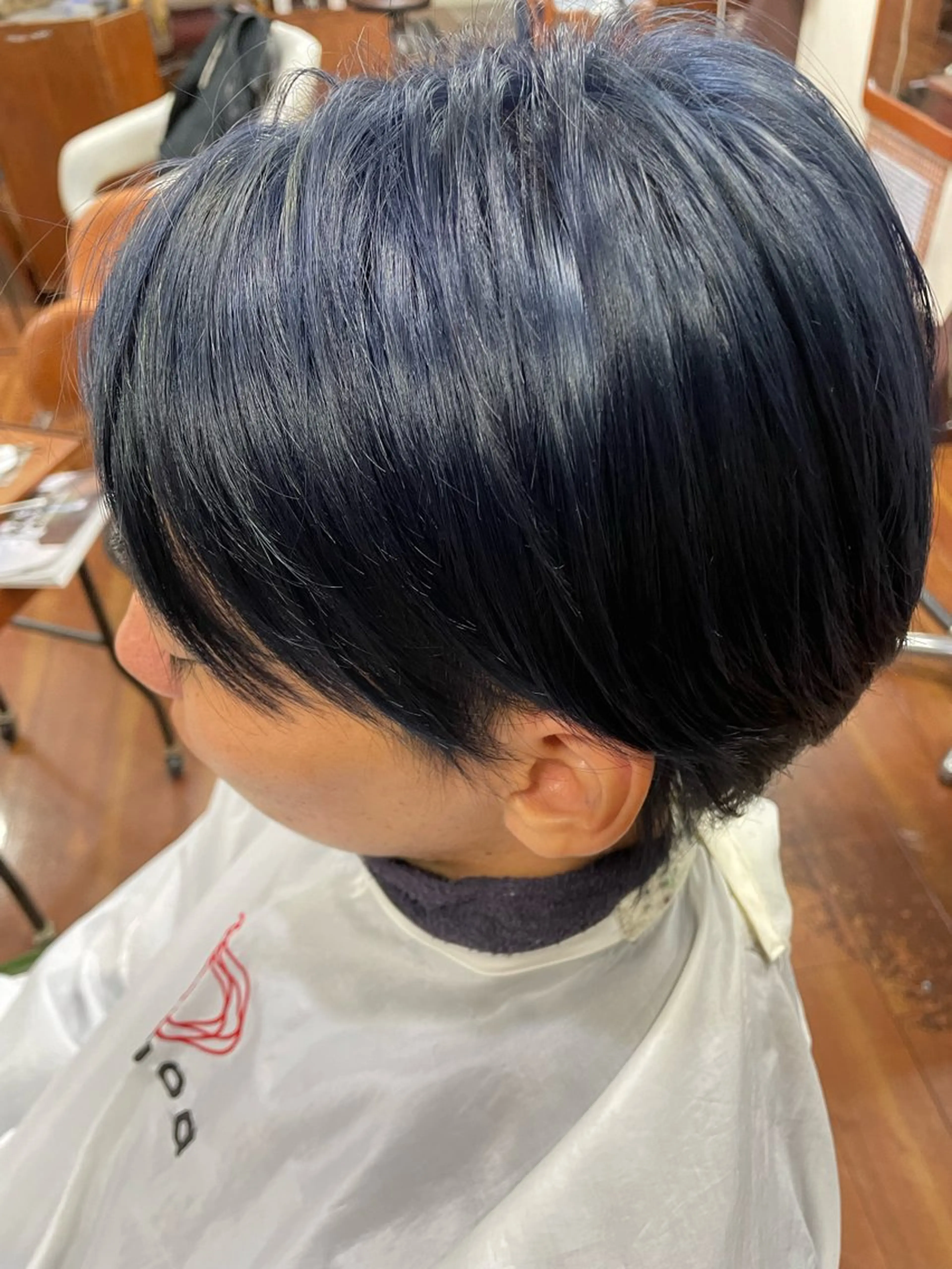 ショート カラー メンズ ブルーカラー 透明感カラー boucle所属・浅岡 昭汰のヘアスタイル