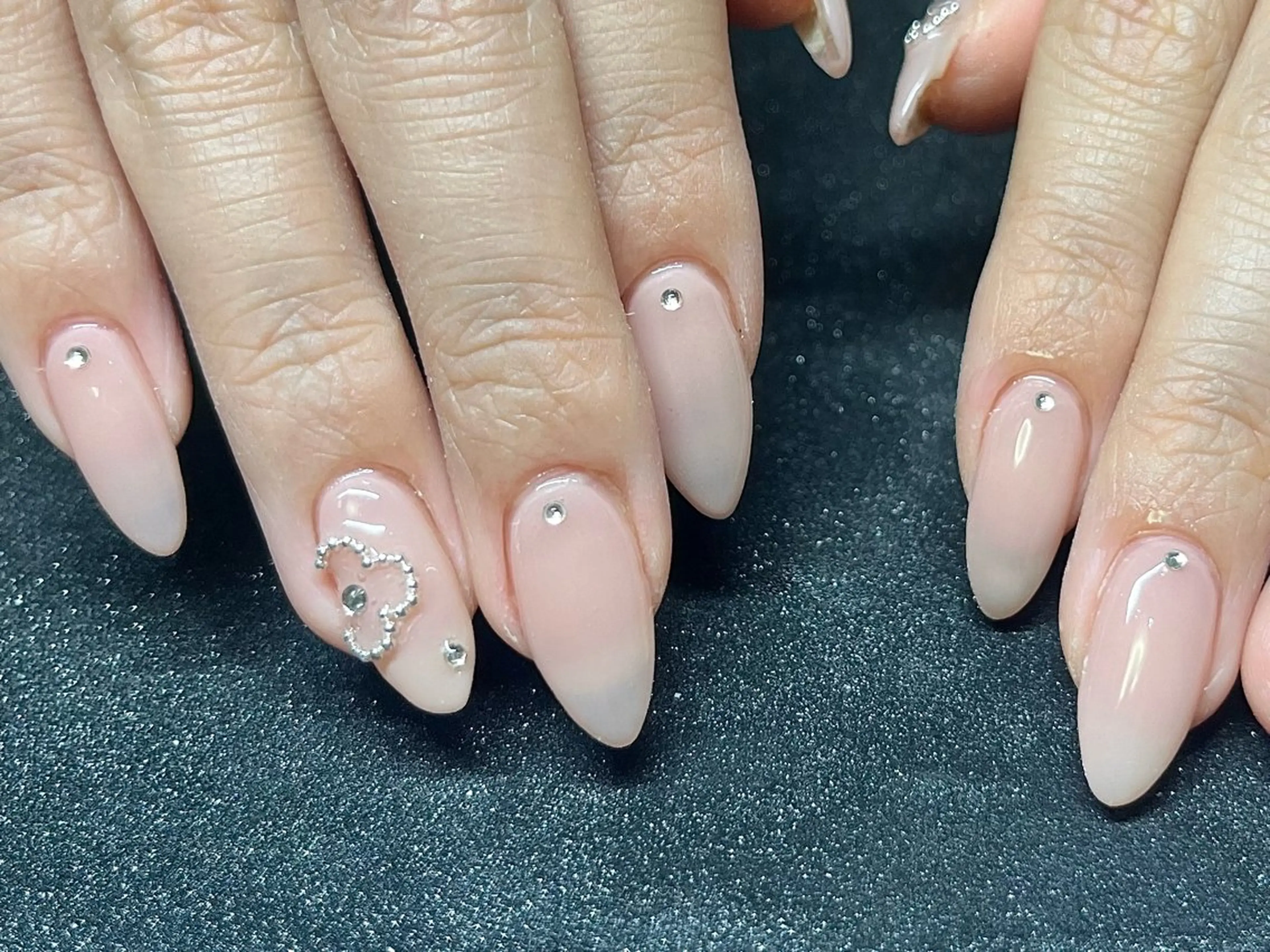 ネイル ハンドネイル Chika .のネイルデザイン