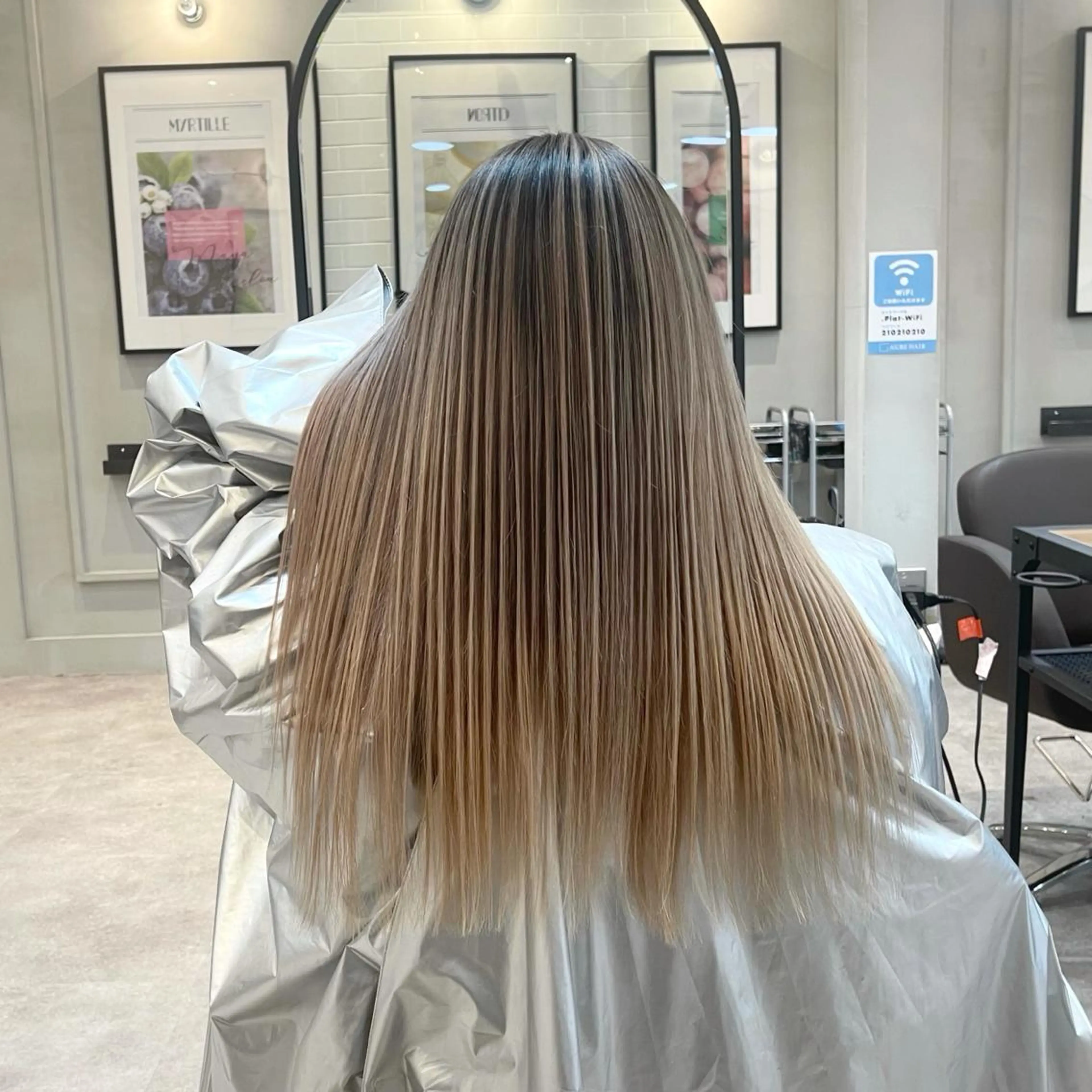 セミロング カラー ヘアアレンジ バレイヤージュ デザインカラー ハイライトカラー 外国人風カラー ハイライト カット ヘアカラー トリートメント アンドウ ユウ/ レイヤーカット/韓国のヘアスタイル