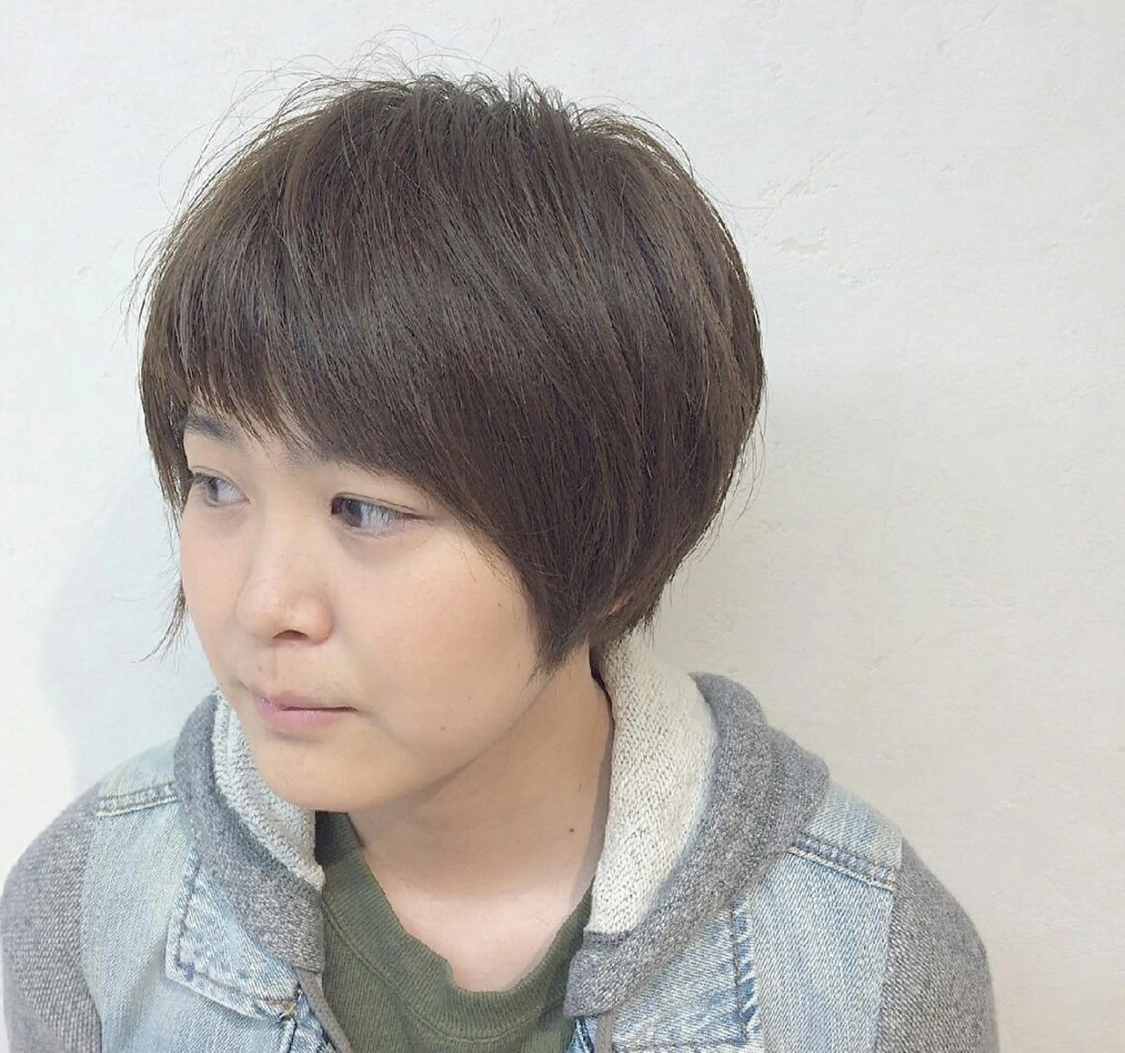 ショート カラー グレージュ 透明感ハイライト◎ 伊藤夏海のヘアスタイル