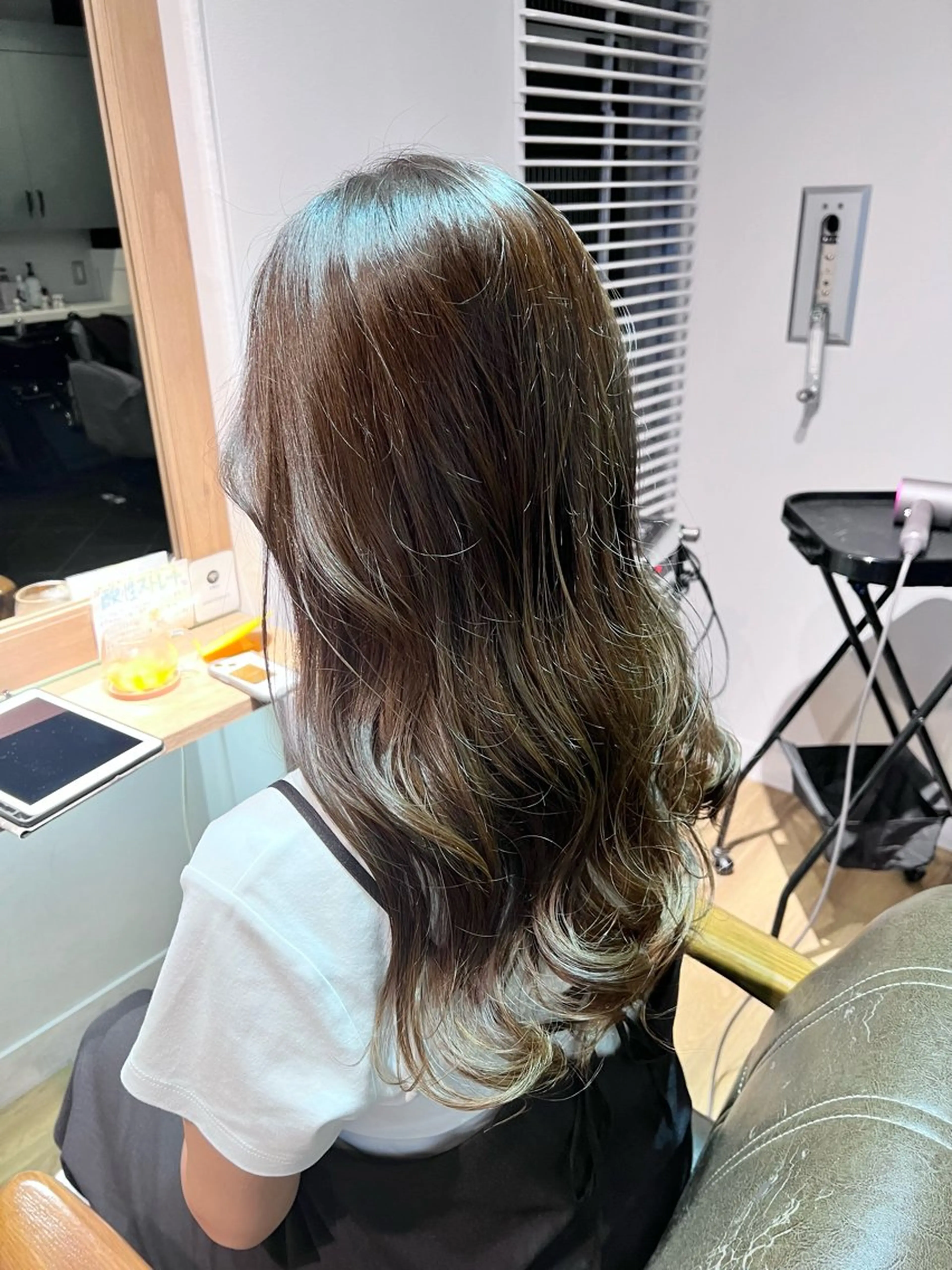 ロング カラー ベージュカラー ヘアカラー トリートメント ツキダテ ユイのヘアスタイル
