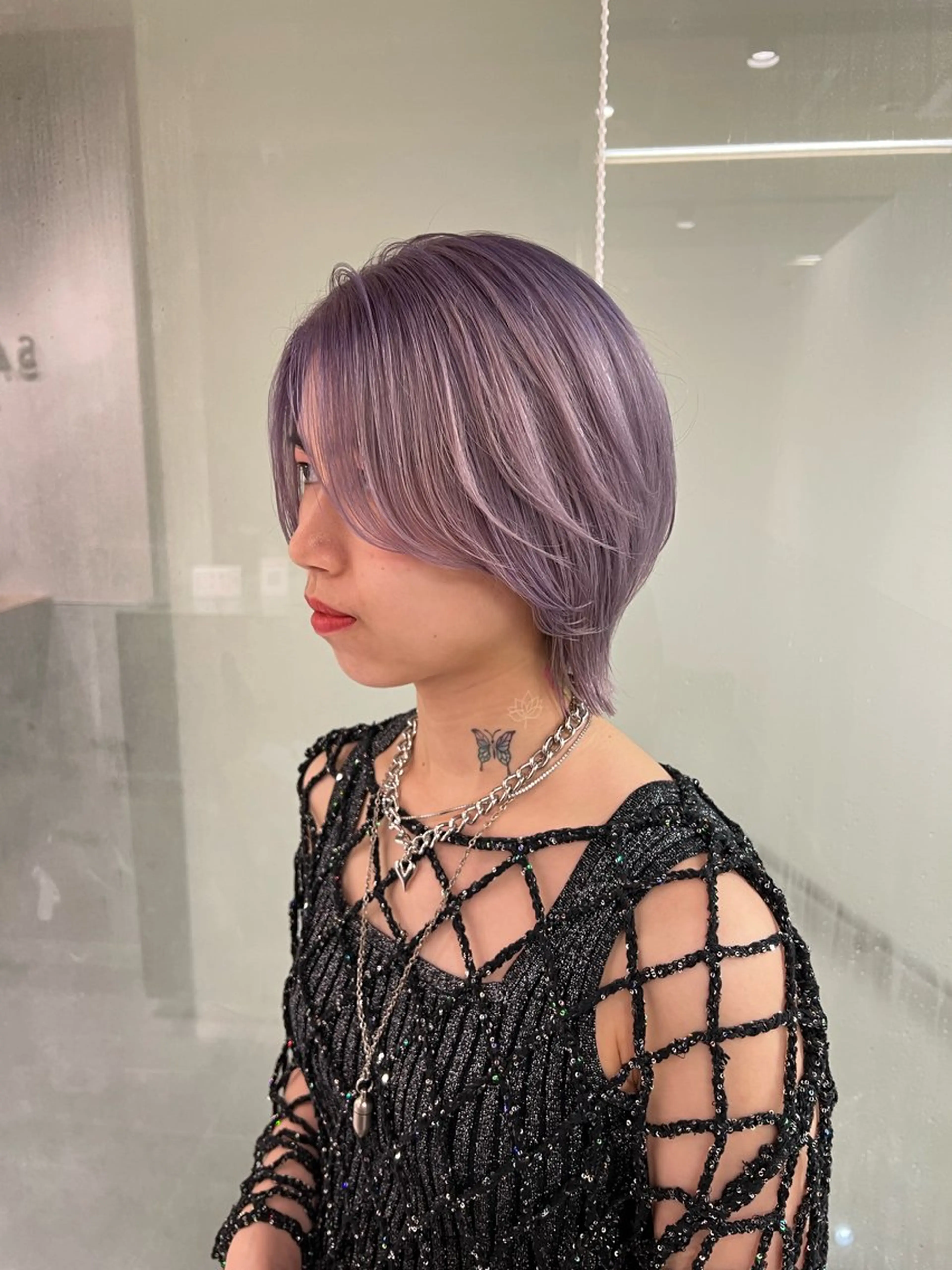 ショート カラー ブリーチ ラベンダーカラー TOMOYAレイヤー ブリーチ縮毛矯正のヘアスタイル