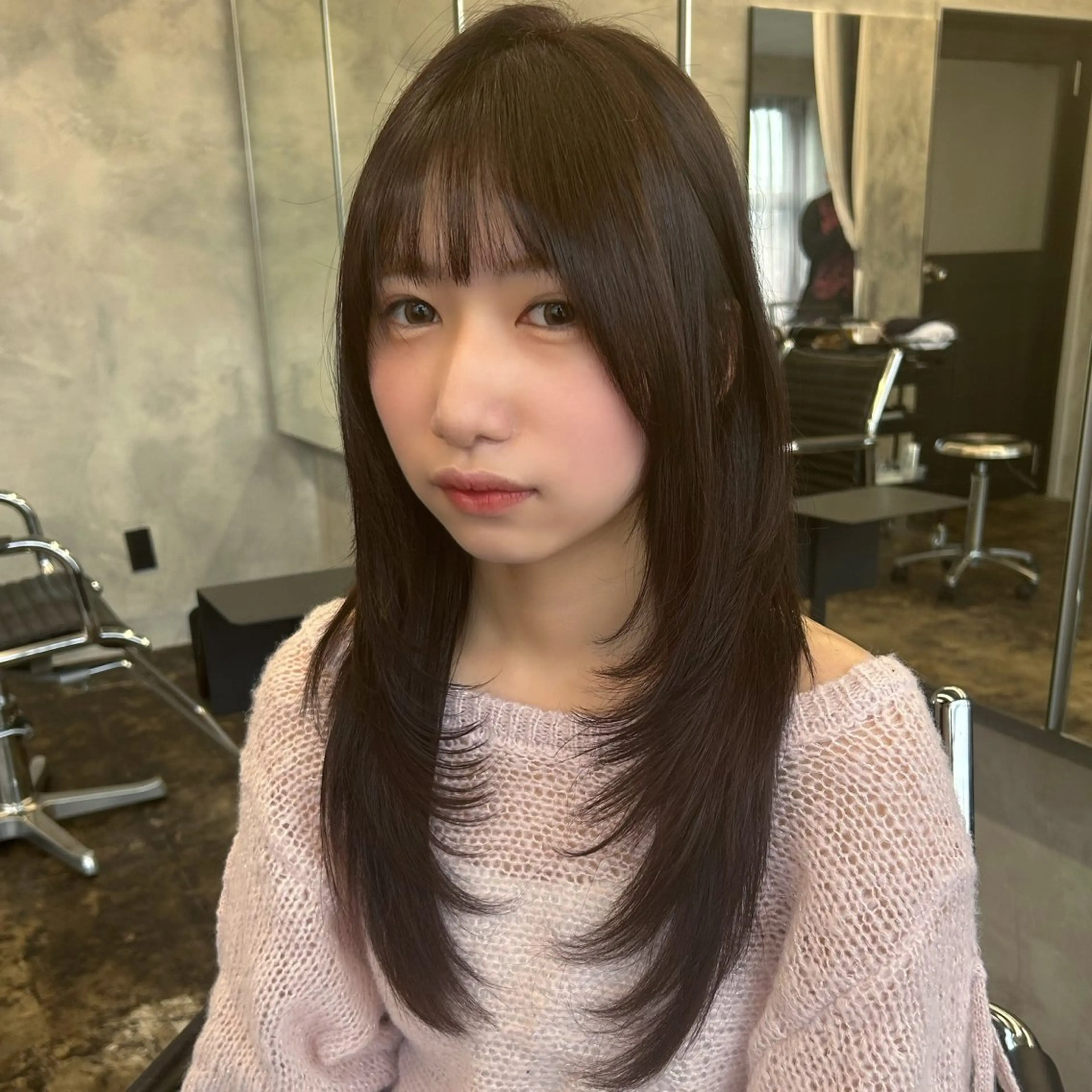 ロング カット ヘアカラー トリートメント 松川ヒナ｜韓国レイヤ /耳つぼジュエリーのヘアスタイル