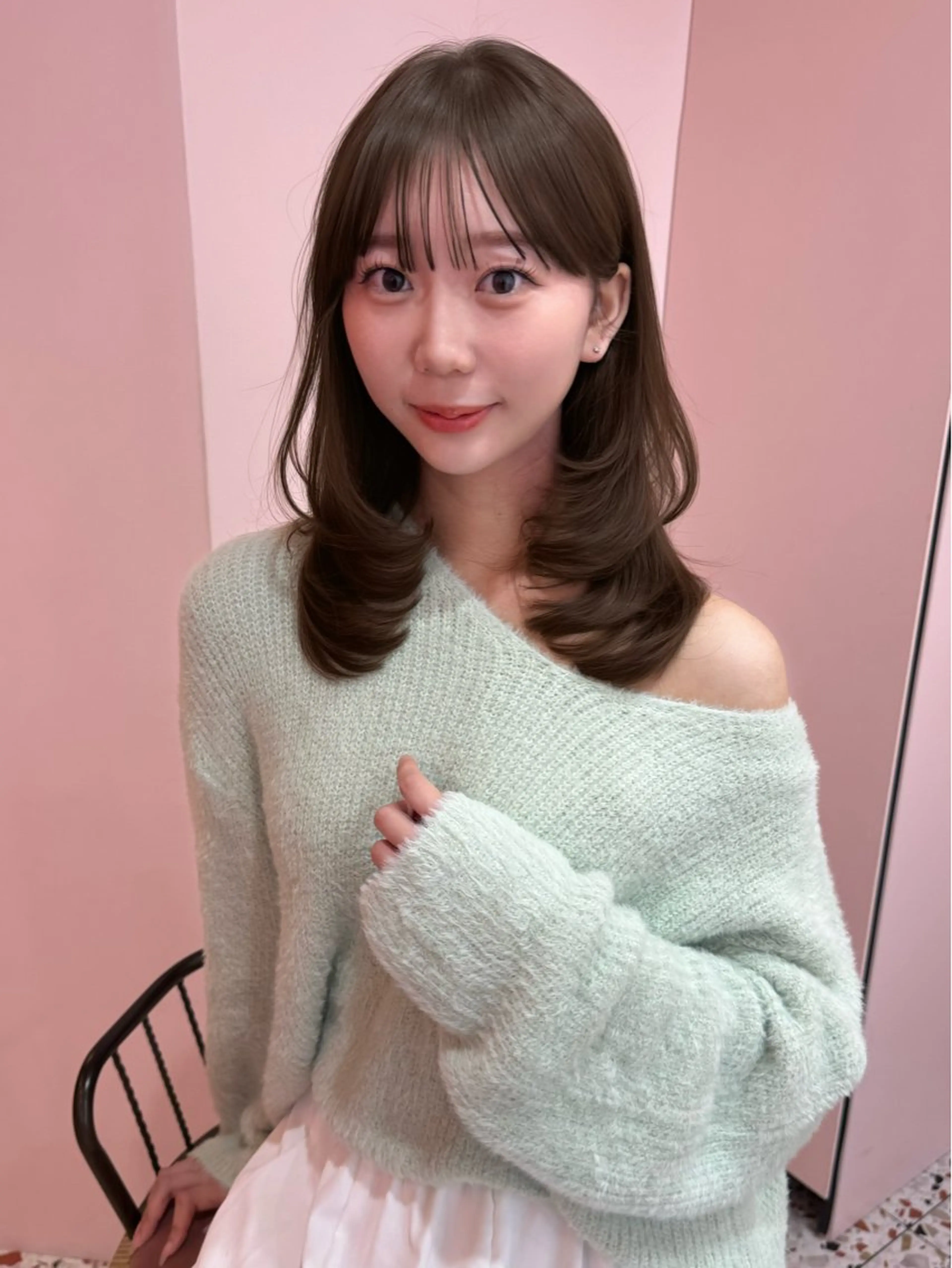 ミディアム ケアカラー くびれヘア 顔まわりレイヤー 顔周りカット 韓国風ヘア 顔周り/透明感カラー REINA𓍯のヘアスタイル