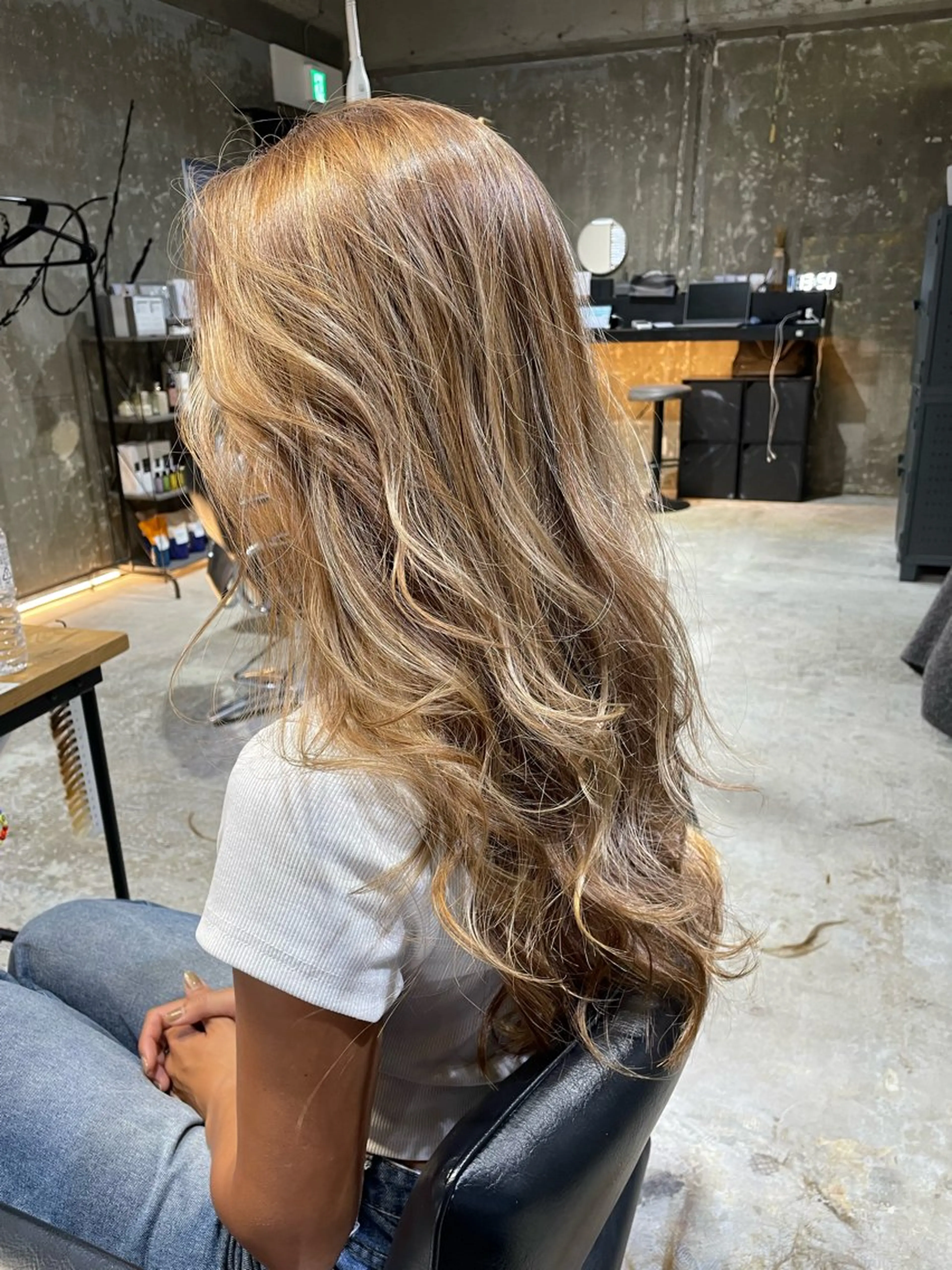 ロング カラー ブリーチ ハイライトカラー ハイライト ヘアカラー トリートメント 美髪カラー✨本間 貴広のヘアスタイル