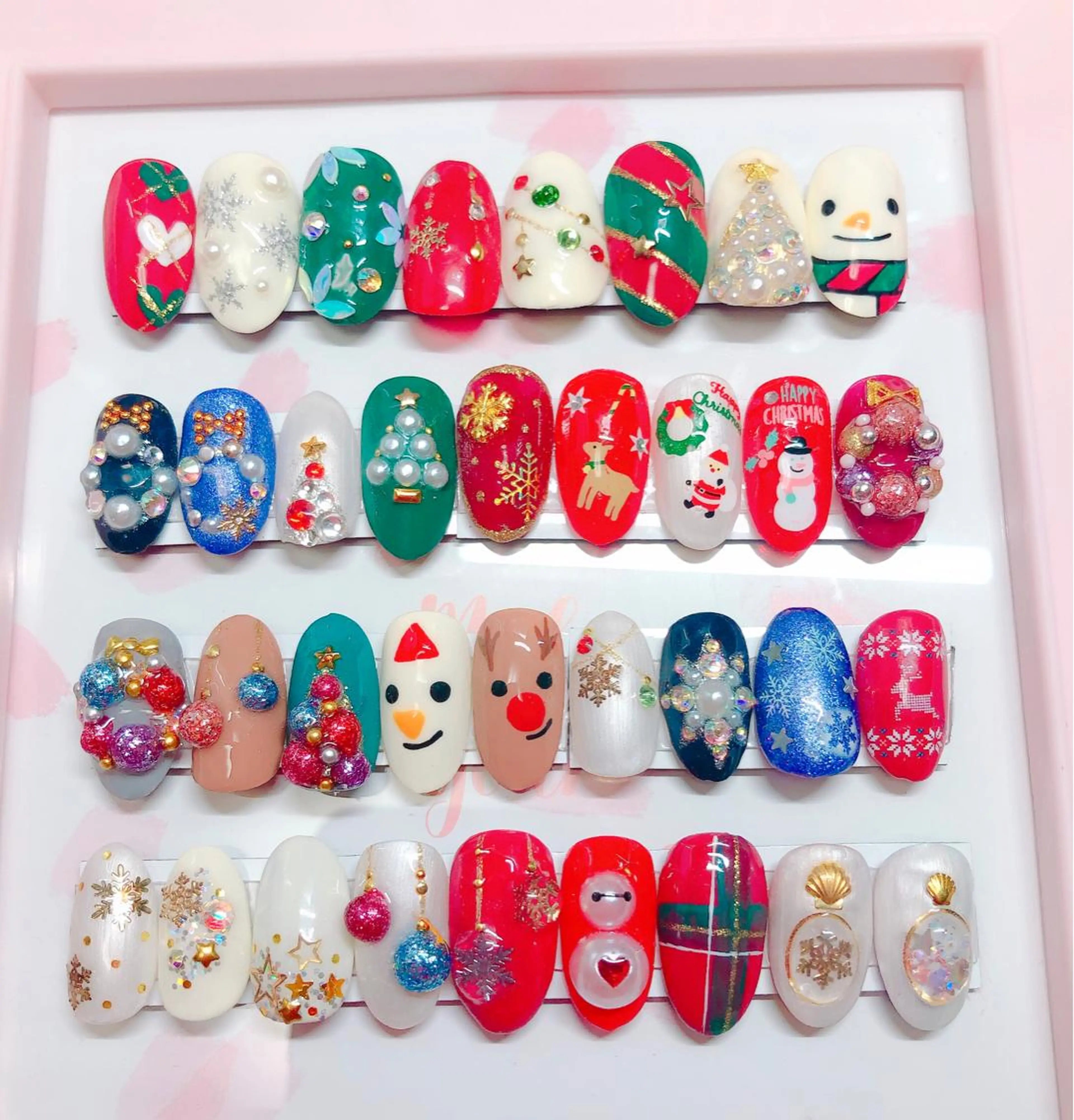 ネイル 冬ネイル クリスマス CROWN プライベートサロンのネイルデザイン