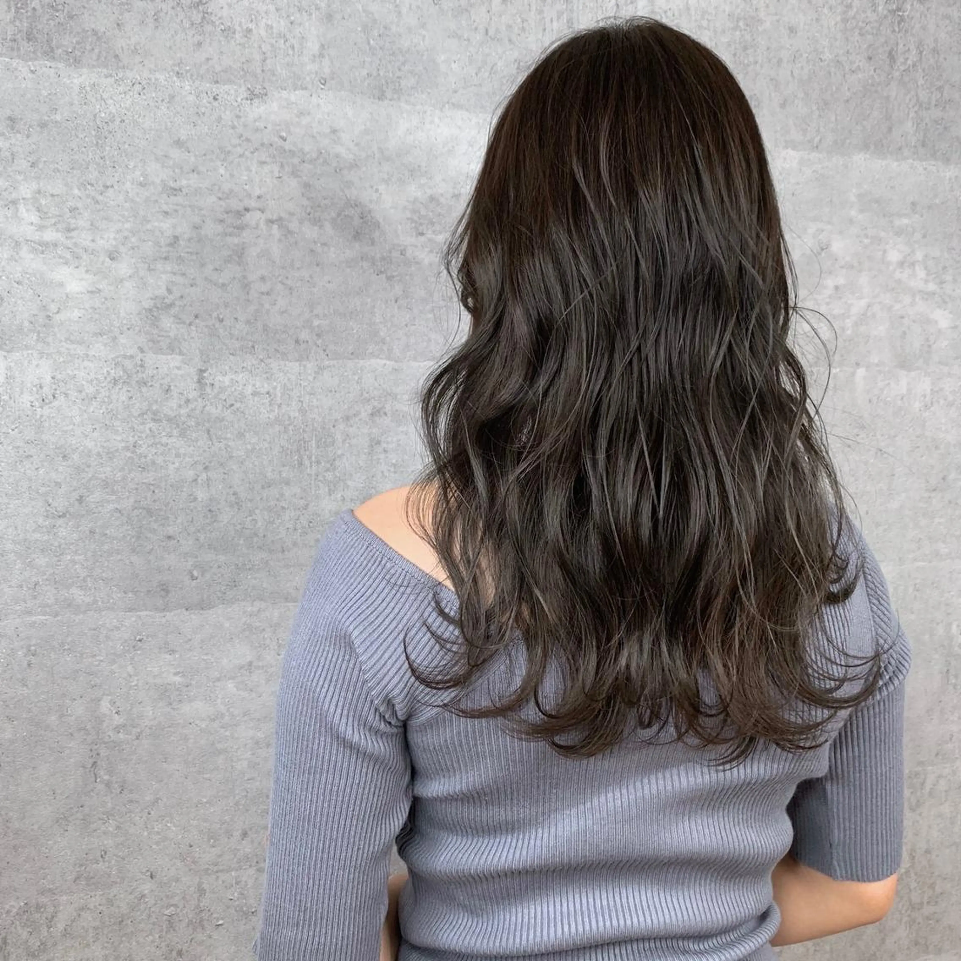 セミロング カラー _WHITE 天王寺のヘアスタイル