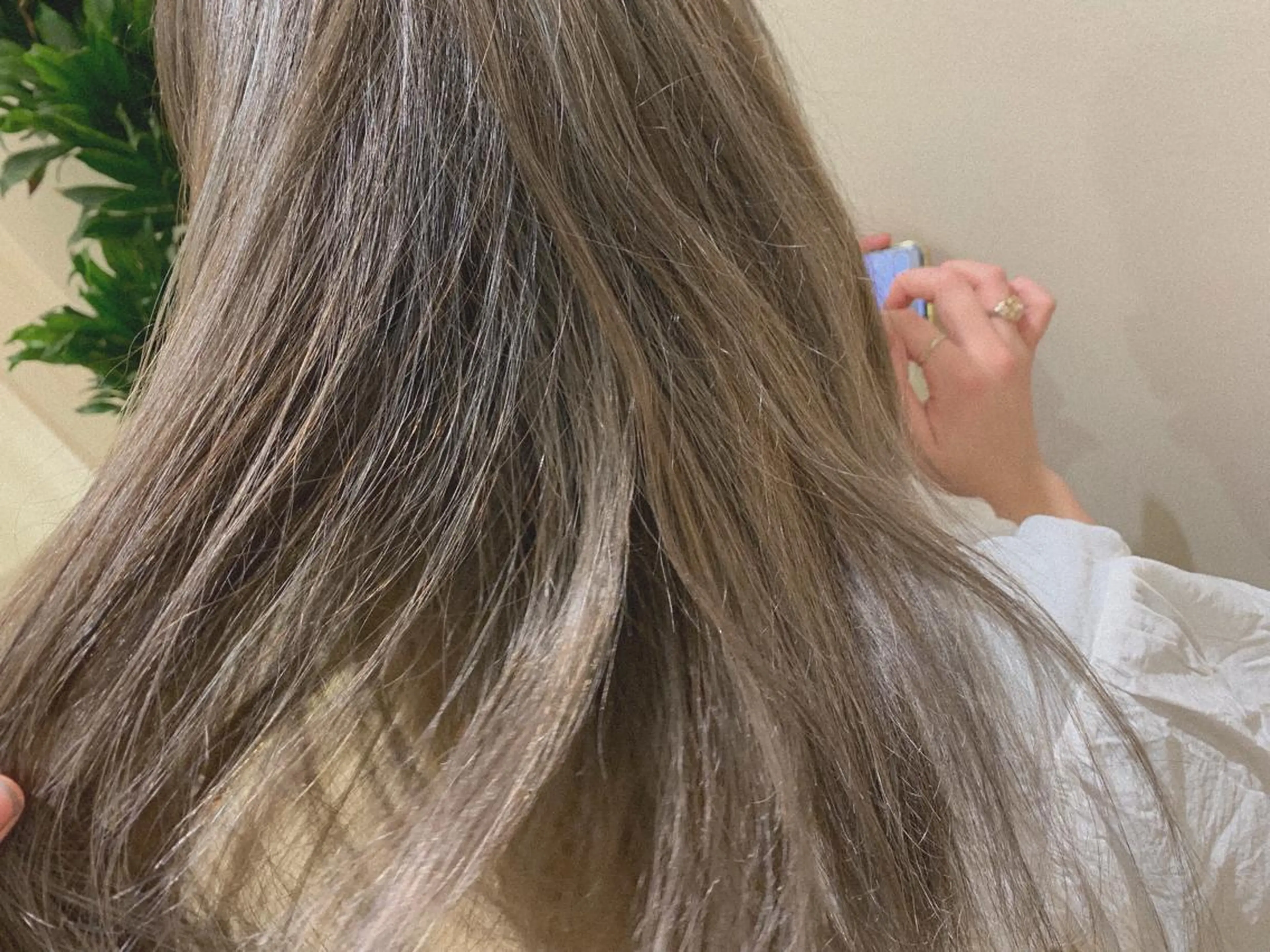 ロング カラー アッシュ ブルーカラー ブルーアッシュ ハイライトカラー ハイライト Sol所属・Sol. Sakihoのヘアスタイル