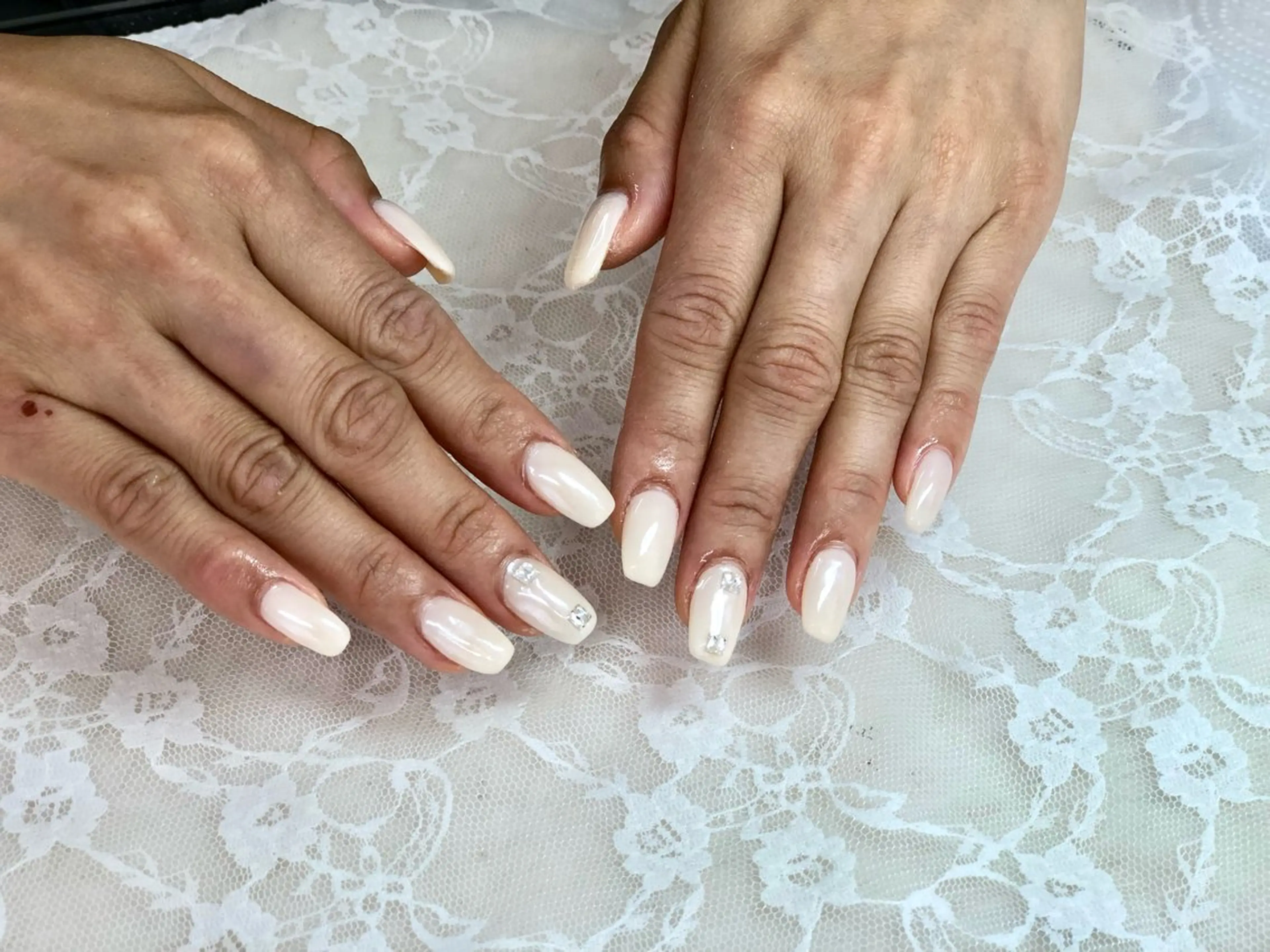 ネイル ミラーネイル ホワイト ハンドネイル ハンドケア 心斎橋Salon Epokkuのネイルデザイン