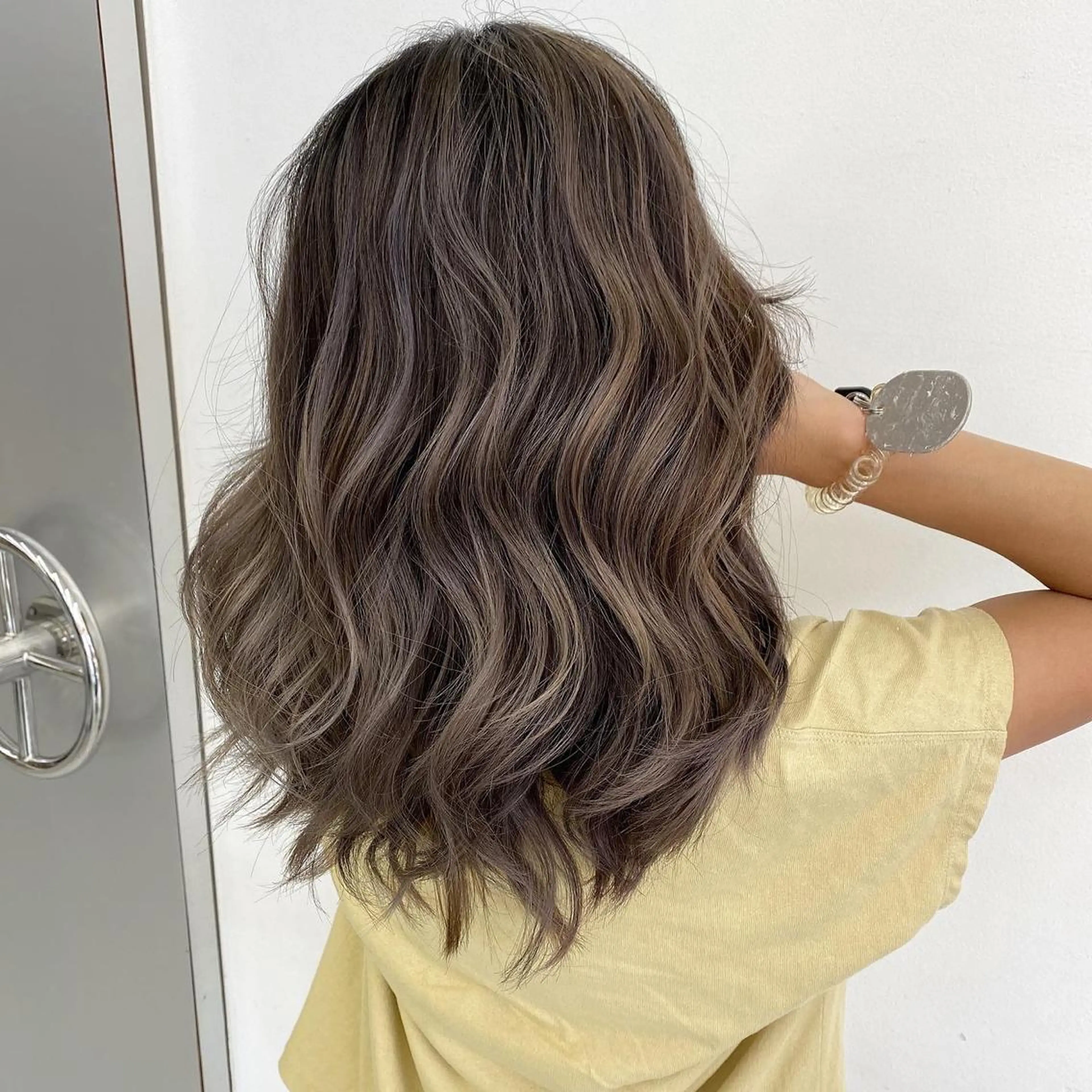 セミロング カラー 山本　尚輝 🐶ハイライト🐶のヘアスタイル