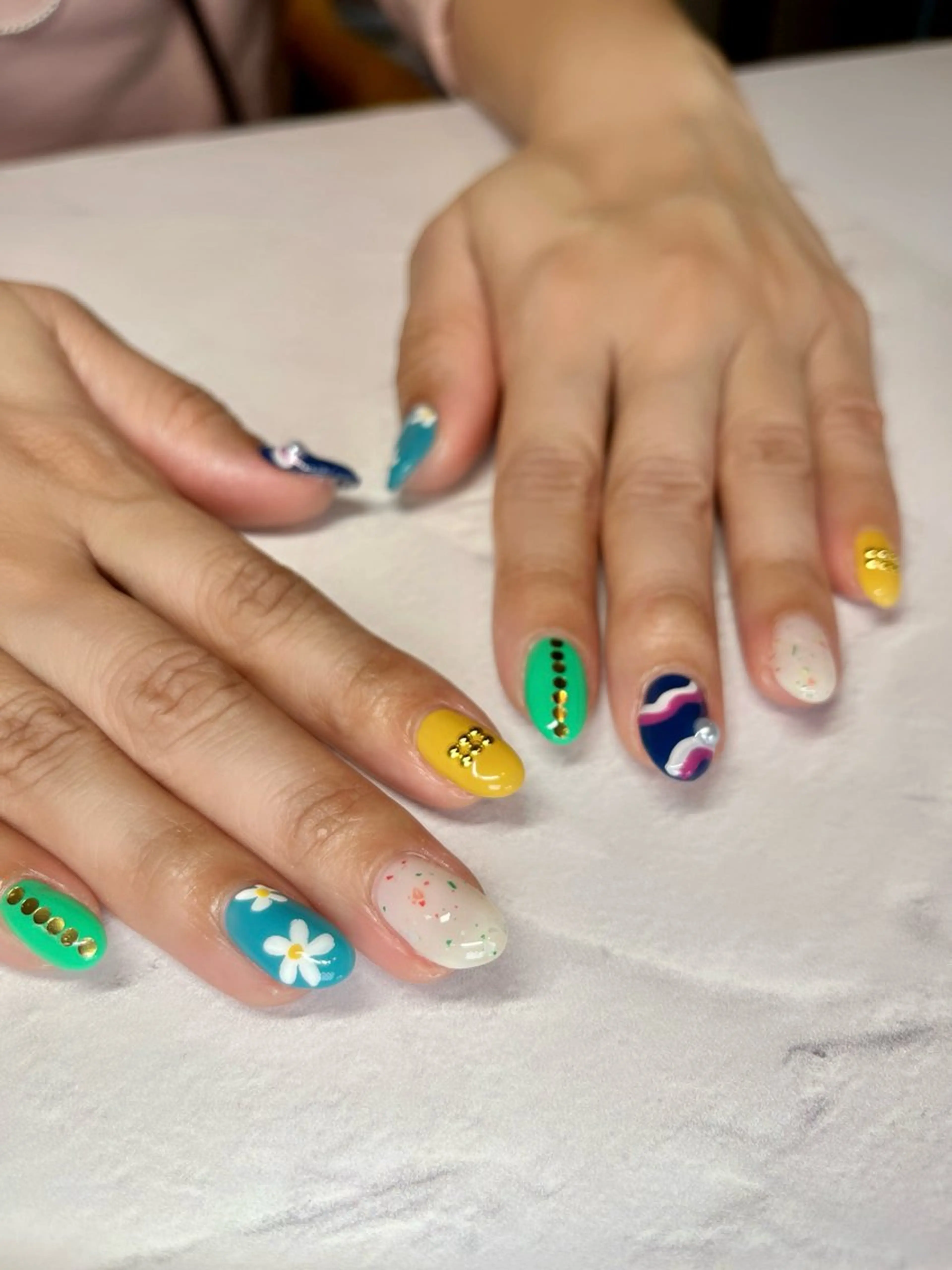 ネイル ハンドネイル li___nail 31のネイルデザイン