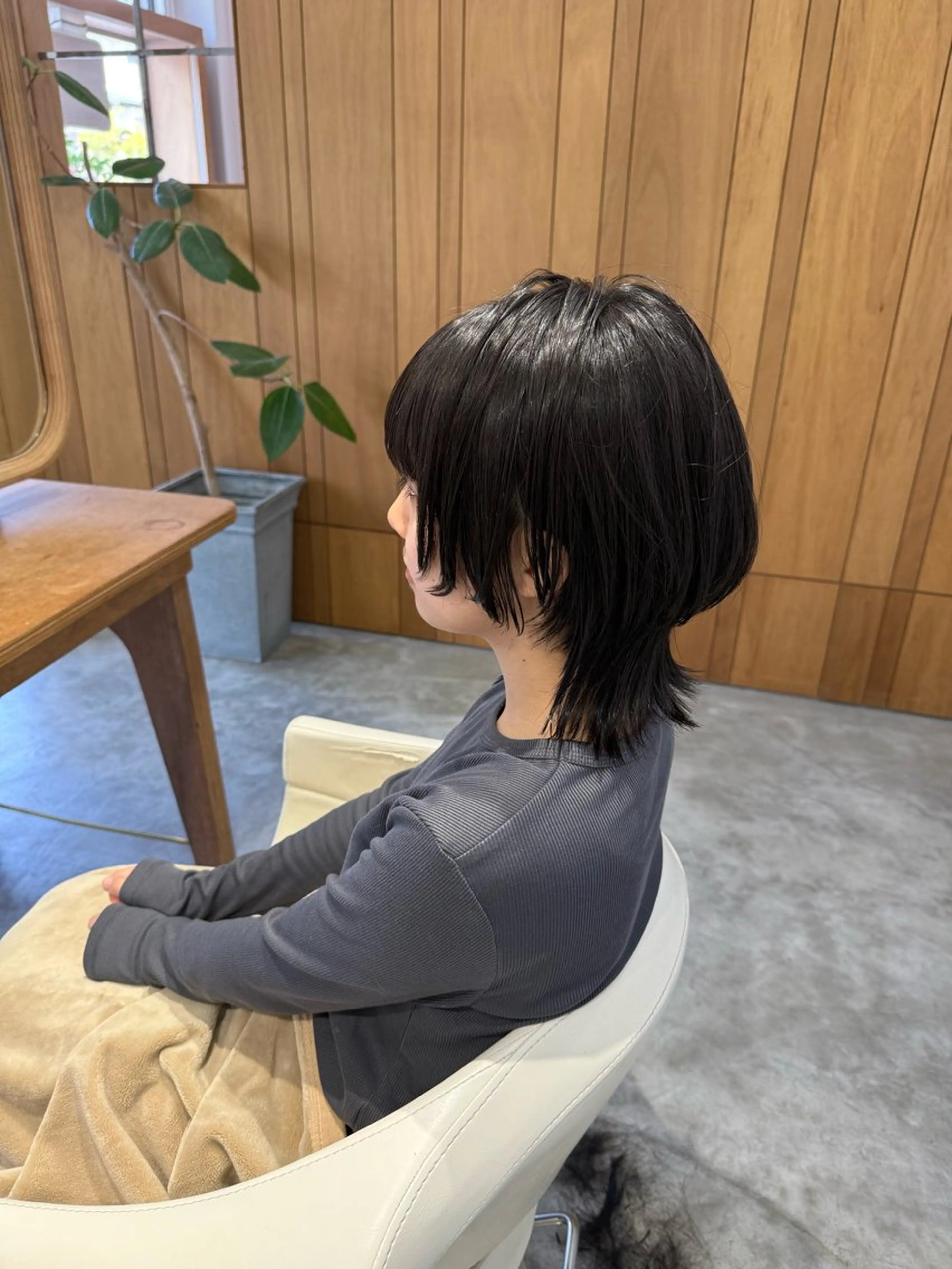 ミディアム ウルフカット カット フラム所属・WATANABE MISAKIのヘアスタイル