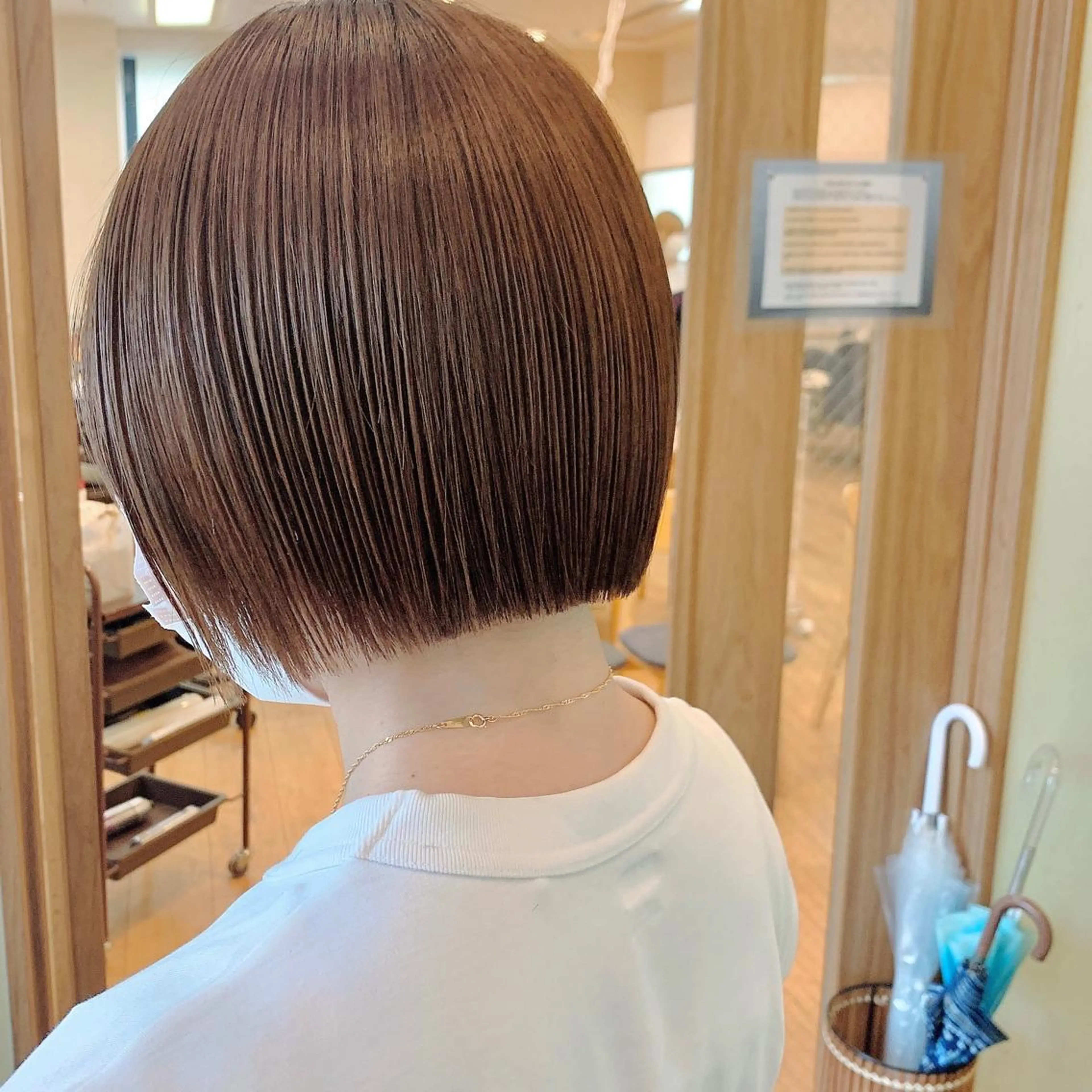 ショート ボブ カット NUMBER_ ユイナのヘアスタイル