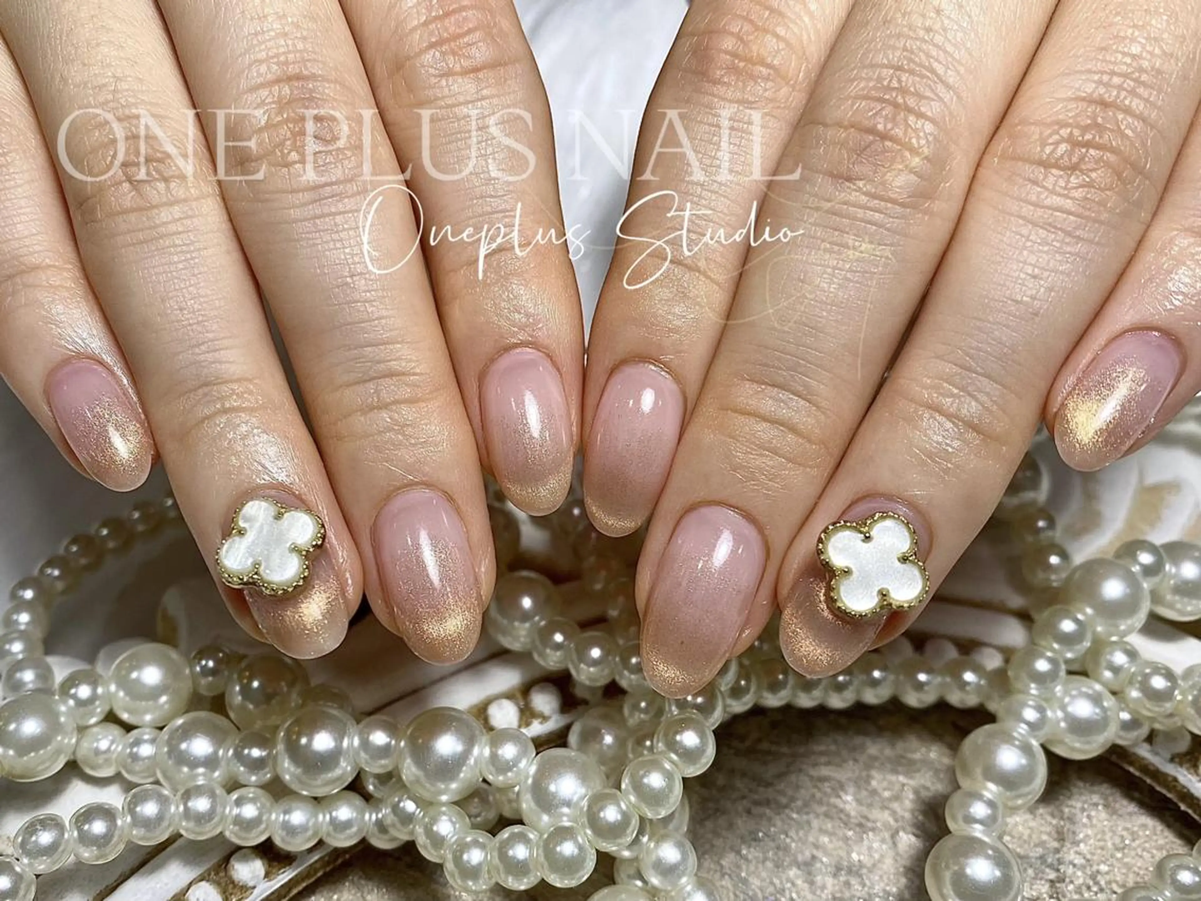 ネイル ジェルネイル キラキラネイル 韓国ネイル ラメ(グリッター) マグネットネイル One plus StudioNailのネイルデザイン