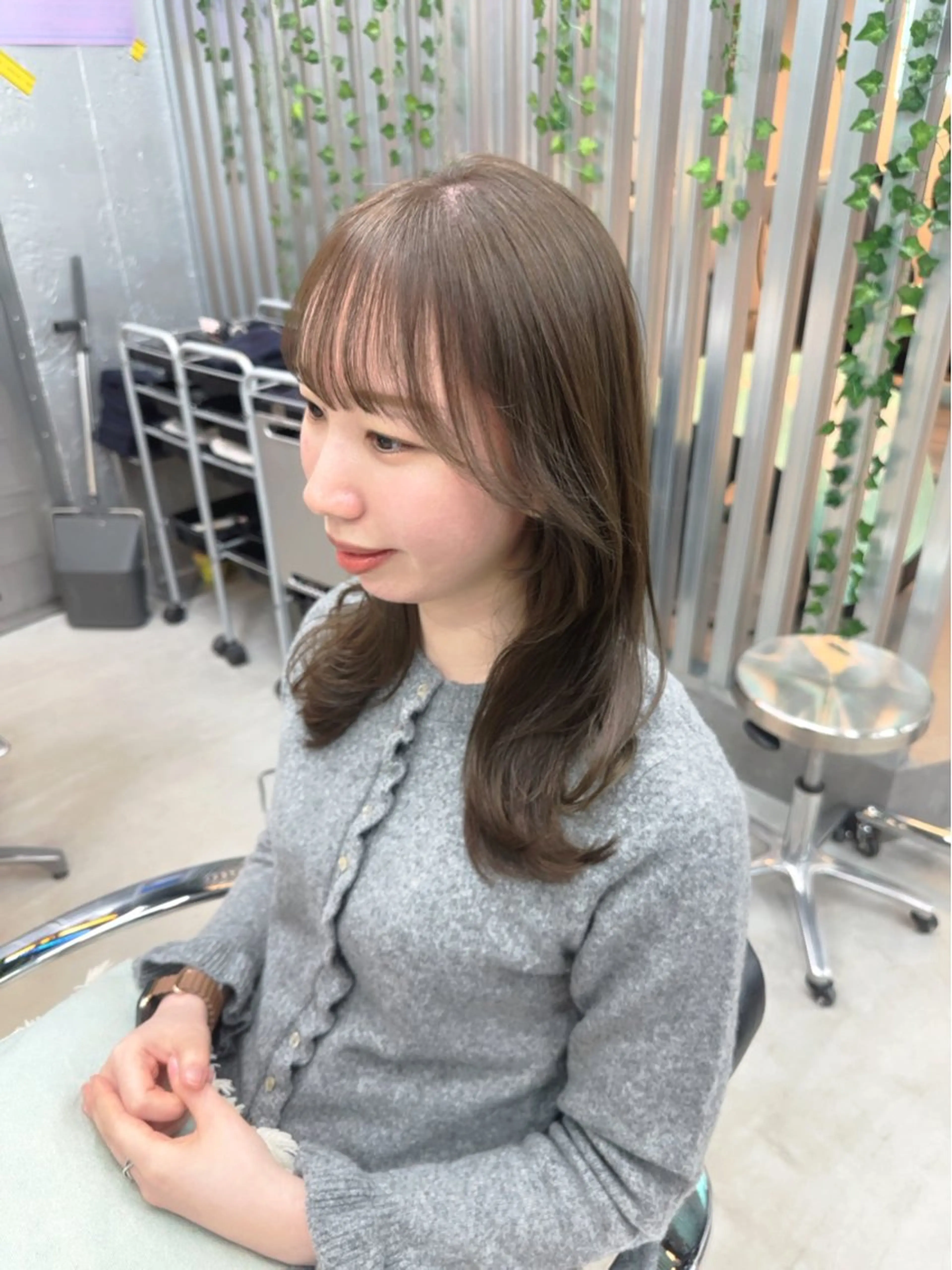 セミロング カラー カット ヘアカラー トリートメント 岡野 静華のヘアスタイル