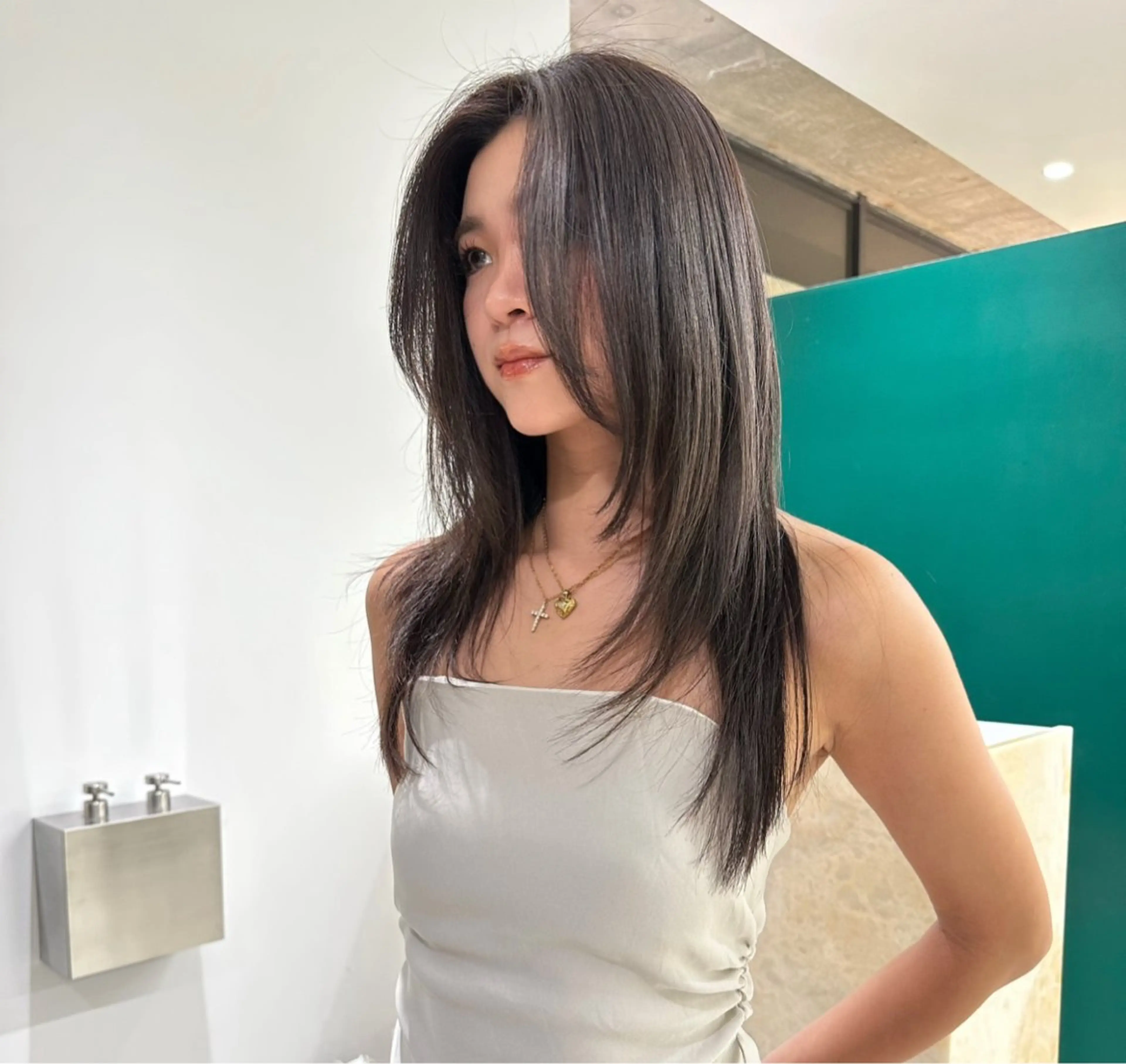 ロング カラー レイヤーカット カット ヘアカラー トリートメント M所属・ハイトーン/透け感 カラー🎀真香のヘアスタイル