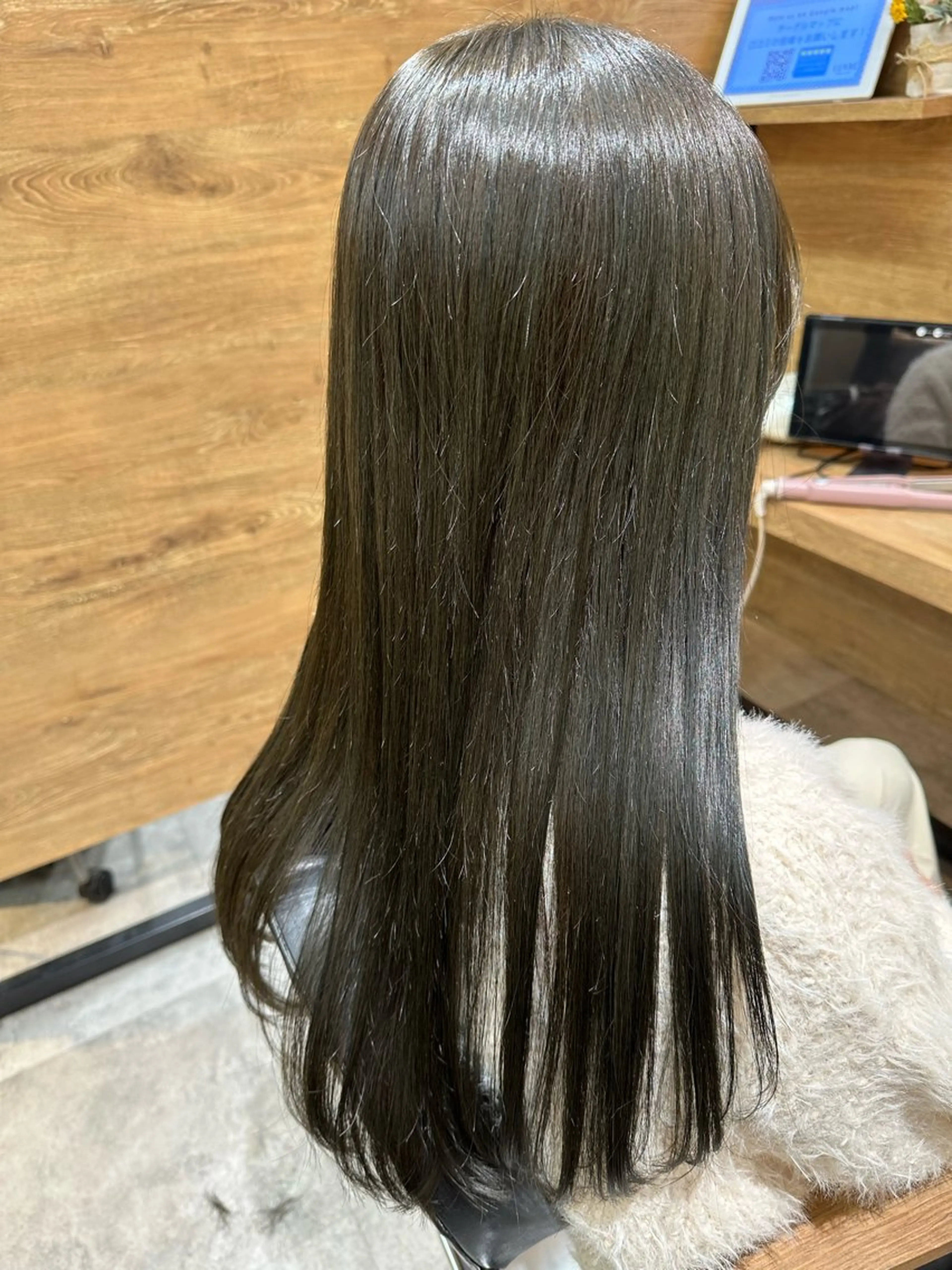 ロング カラー カット ヘアカラー coupe ciseauxのヘアスタイル