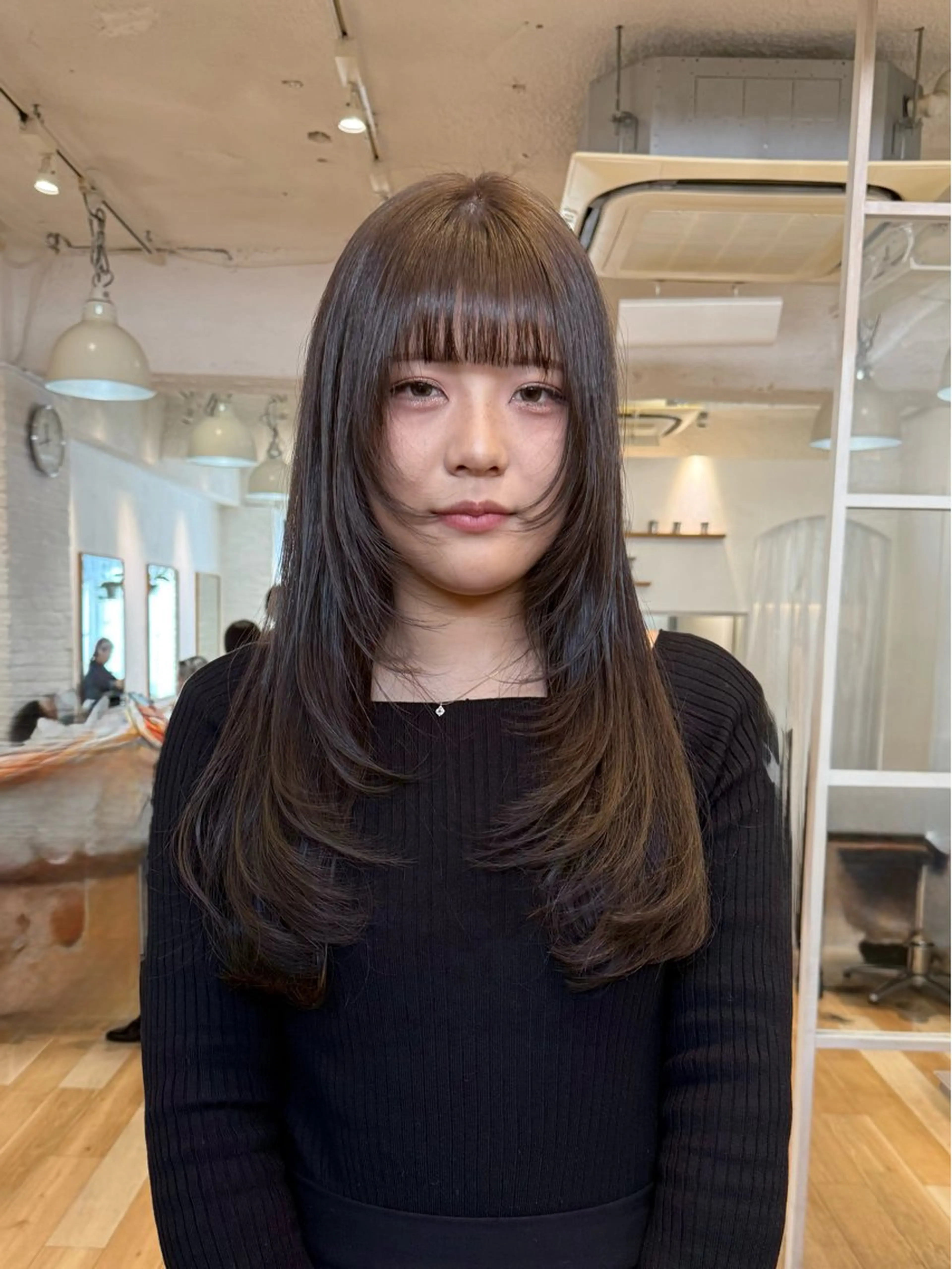 ロング カラー ミルクティー× グレージュMOMOのヘアスタイル