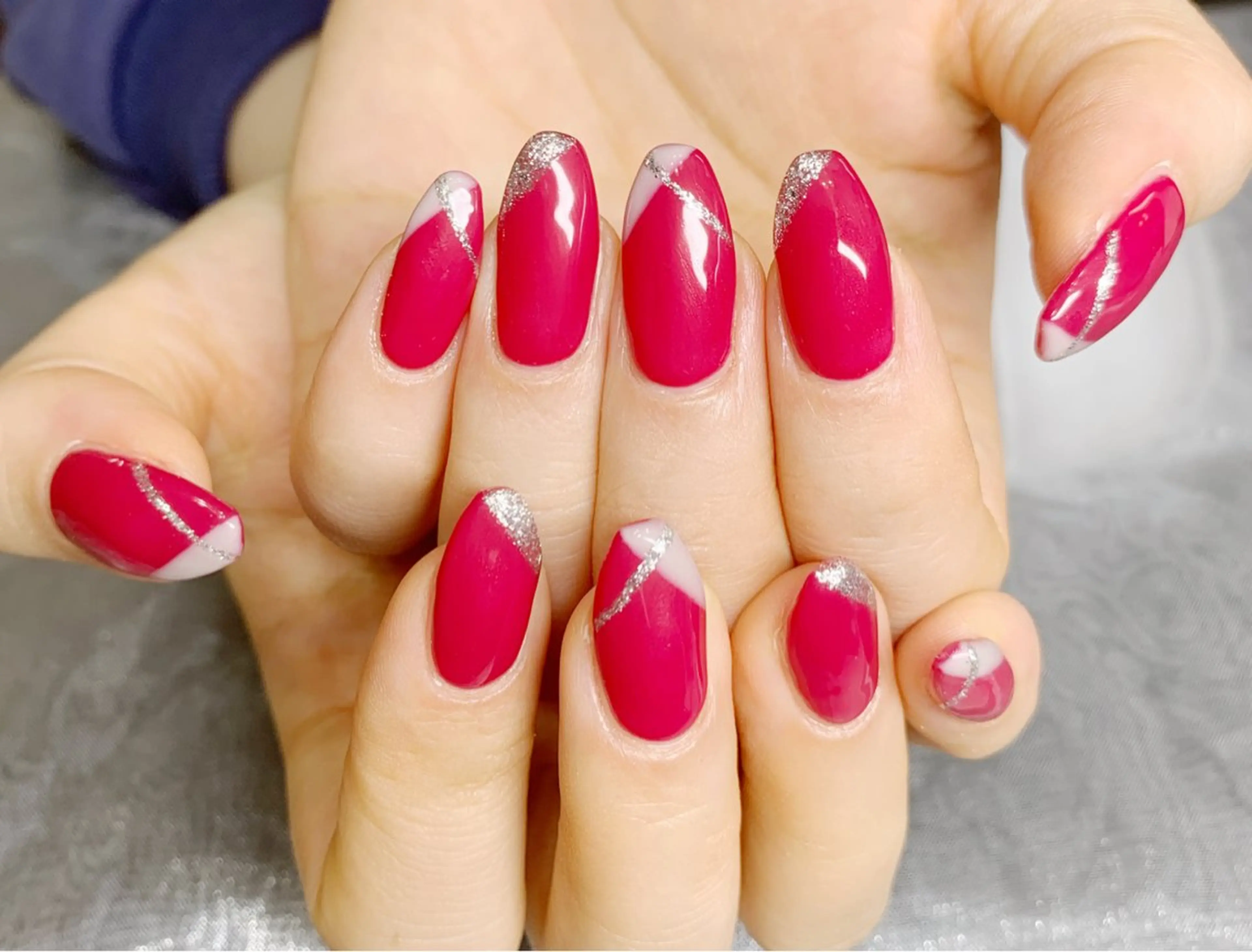 ネイル フレンチネイル 斜めフレンチ シンプルネイル 冬ネイル ハンドネイル mira-cle大濱美容アカデミー所属・AI NAのネイルデザイン