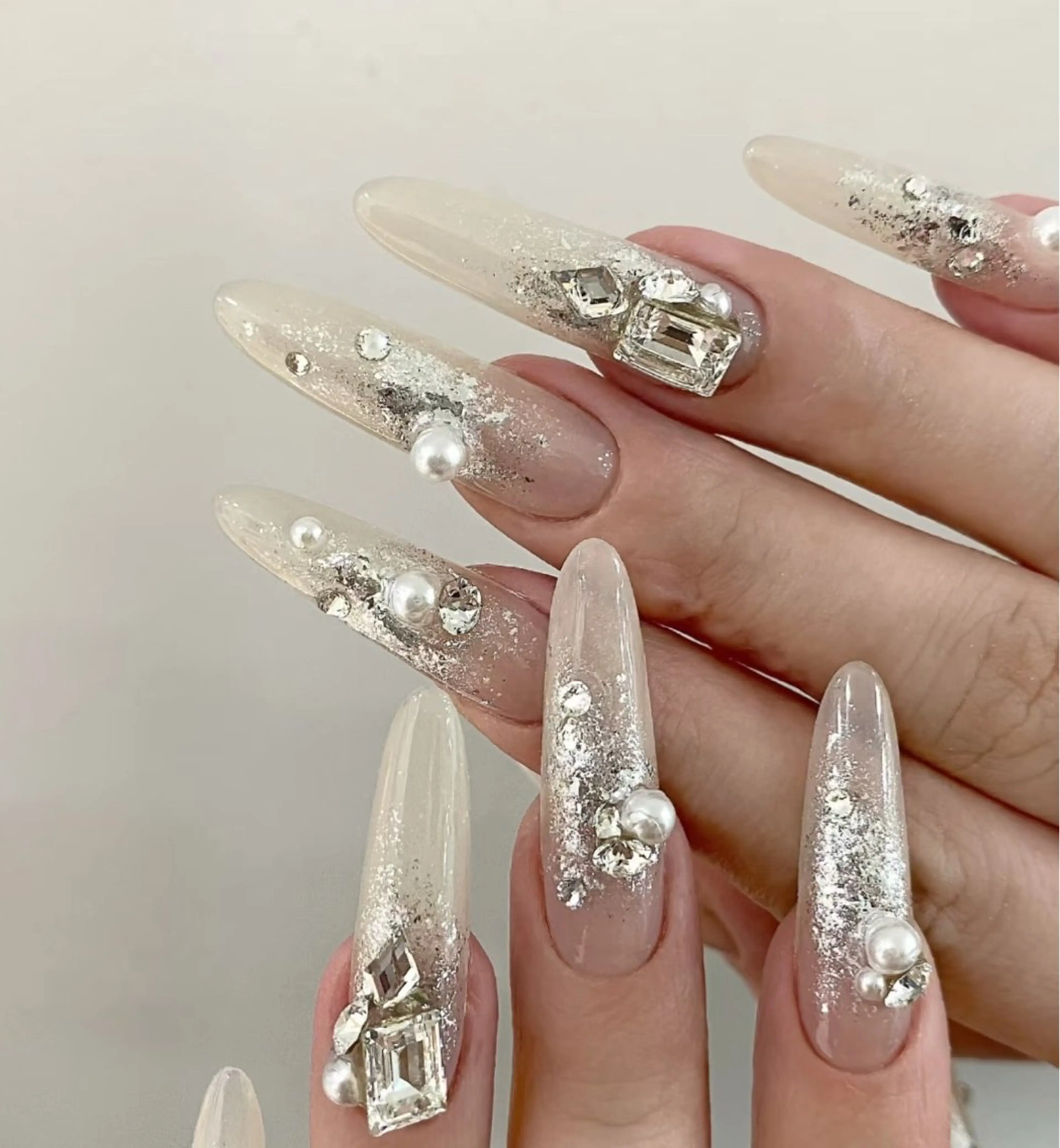 🖤超長めチップ長さだし10本+持ち込みデザイン・パーツ付け放題の写真