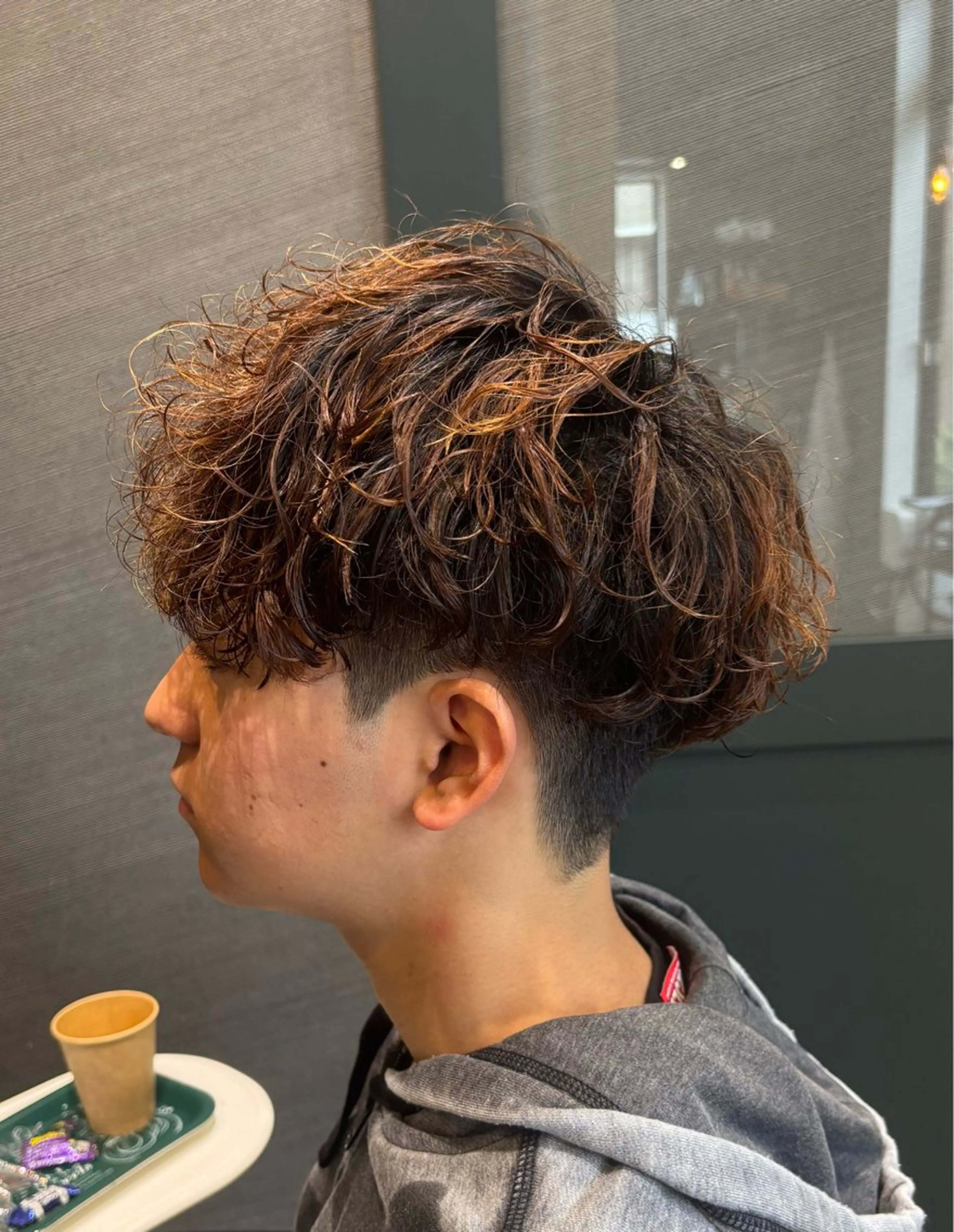 ショート パーマ メンズ カット パーマ 鼎一真ハイトーン/ パーマ/何でも屋さんのヘアスタイル