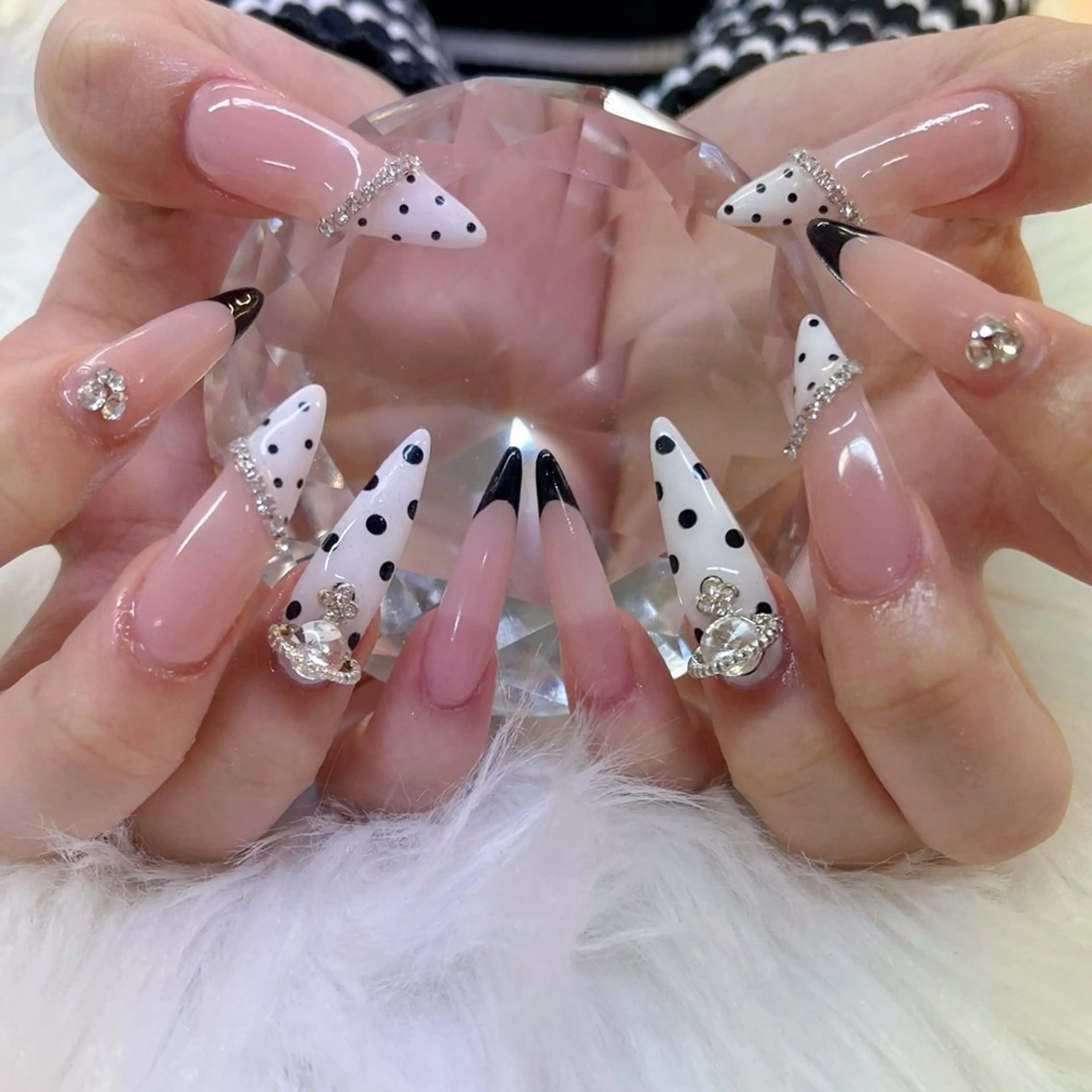 ネイル 持ち込み ハンドネイル EYELASH SALON en.所属・⠀ ⠀ ⠀ 𝕟𝕖𝕚𝕣𝕠のネイルデザイン