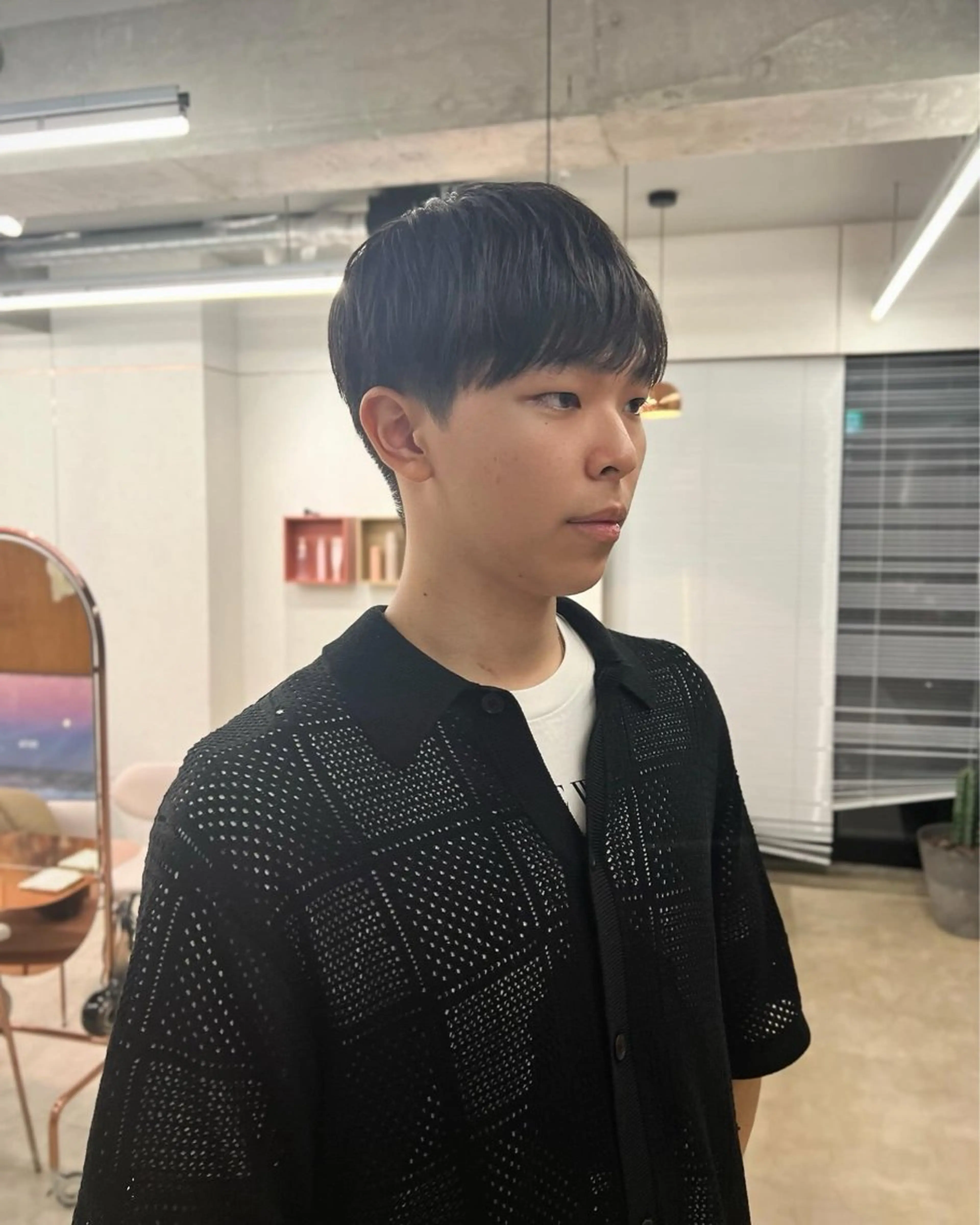 ショート メンズ マッシュ 刈り上げ ケアブリーチ/ ハイトーン/牧野のヘアスタイル