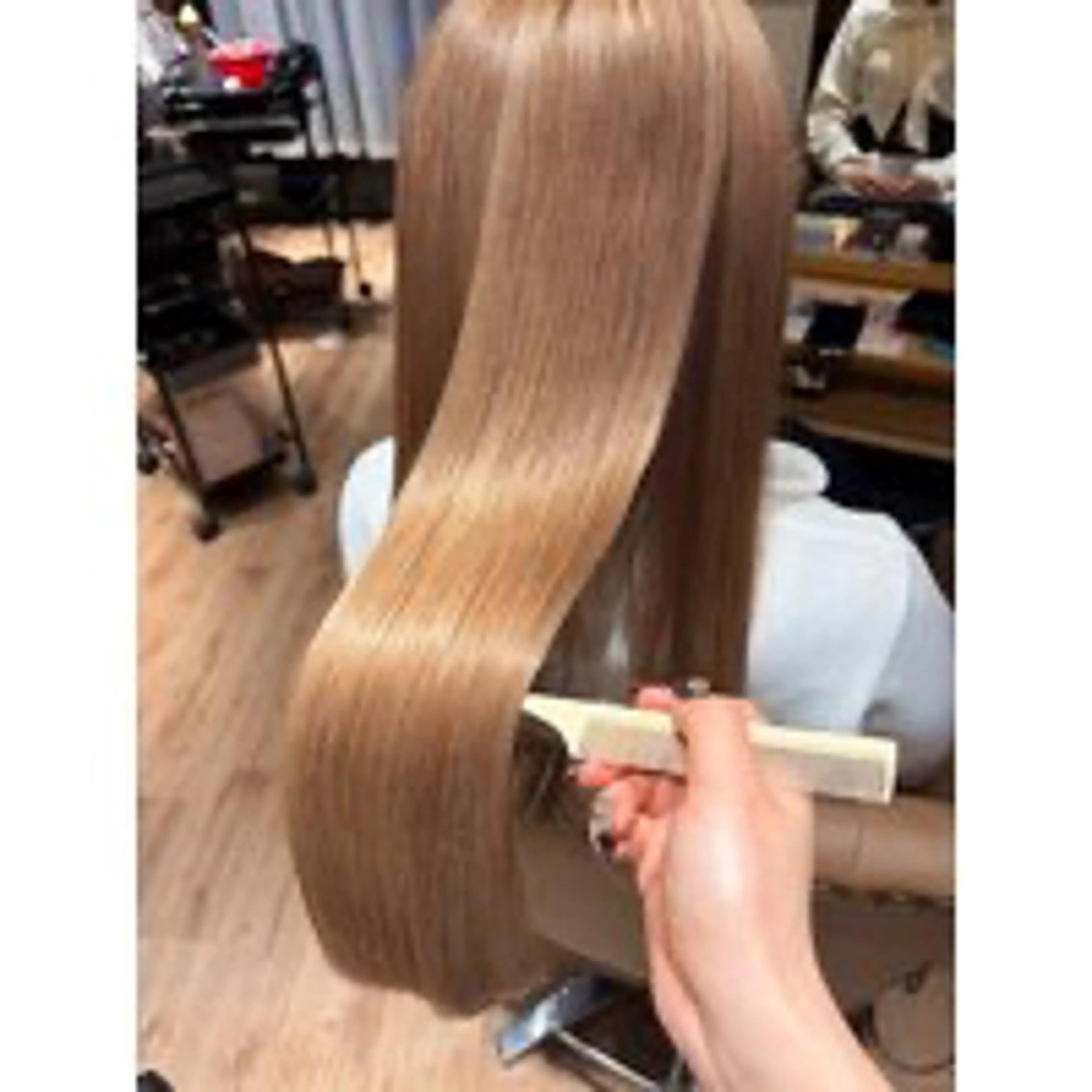 ロング ヘアカラー 高口 小春のヘアスタイル