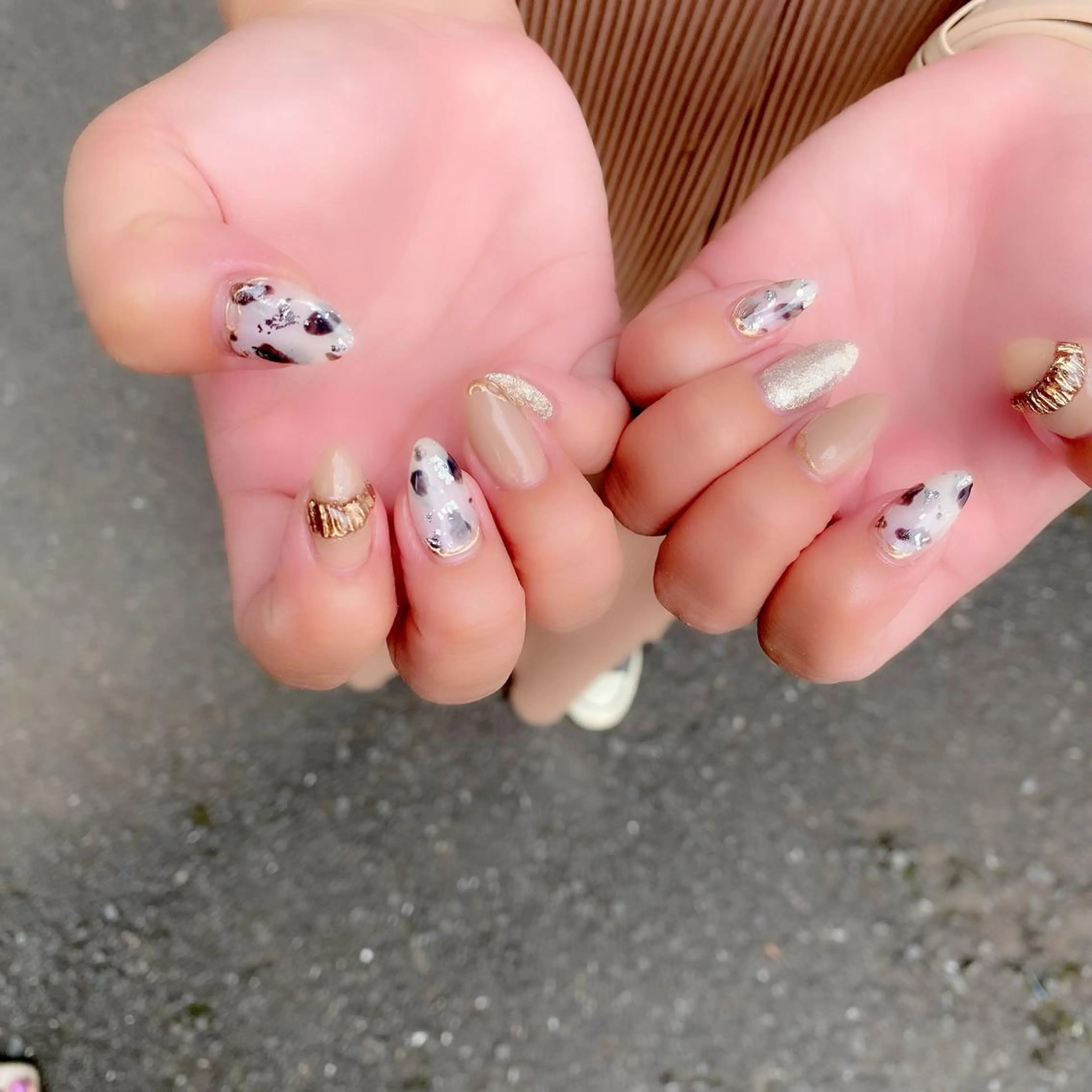 ネイル ゴールド キラキラネイル ニュアンスネイル Salon Ｋのネイルデザイン