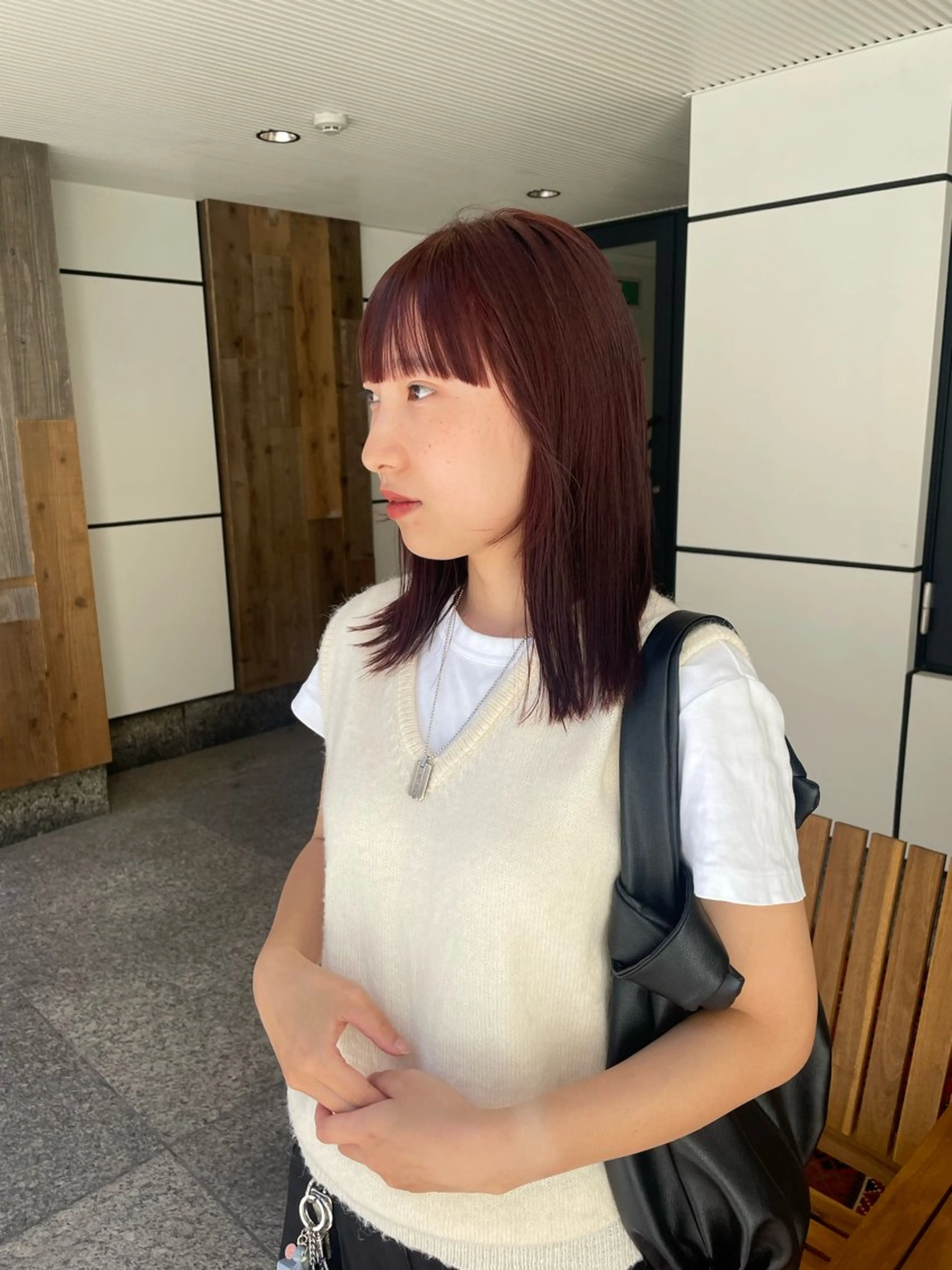 ミディアム カラー ボルドーカラー カット 渋谷 留菜のヘアスタイル