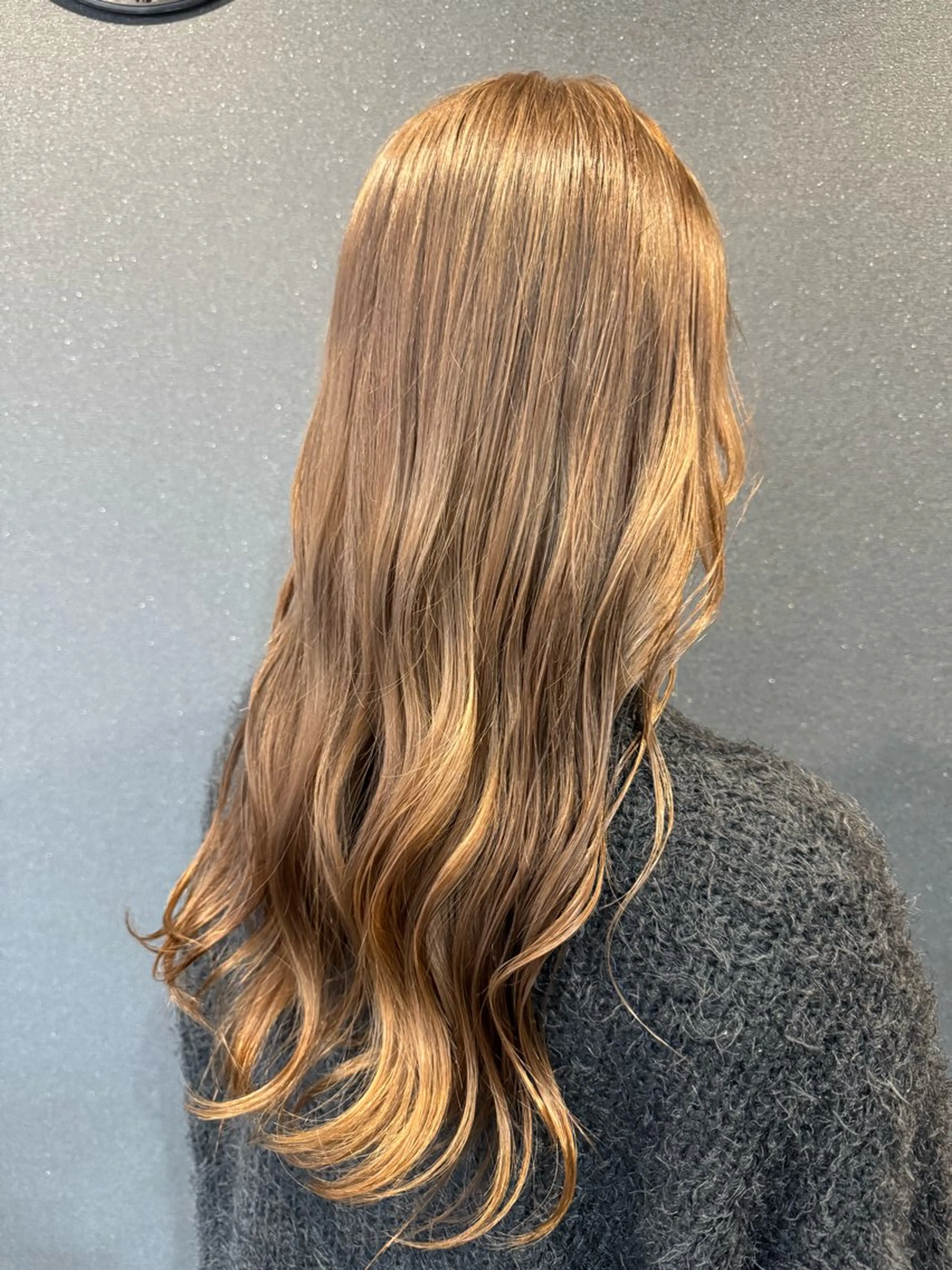 ロング カラー ベージュカラー ブリーチ ケアブリーチ ダブルカラー ミルクティーベージュ ワタナベ テルマサのヘアスタイル