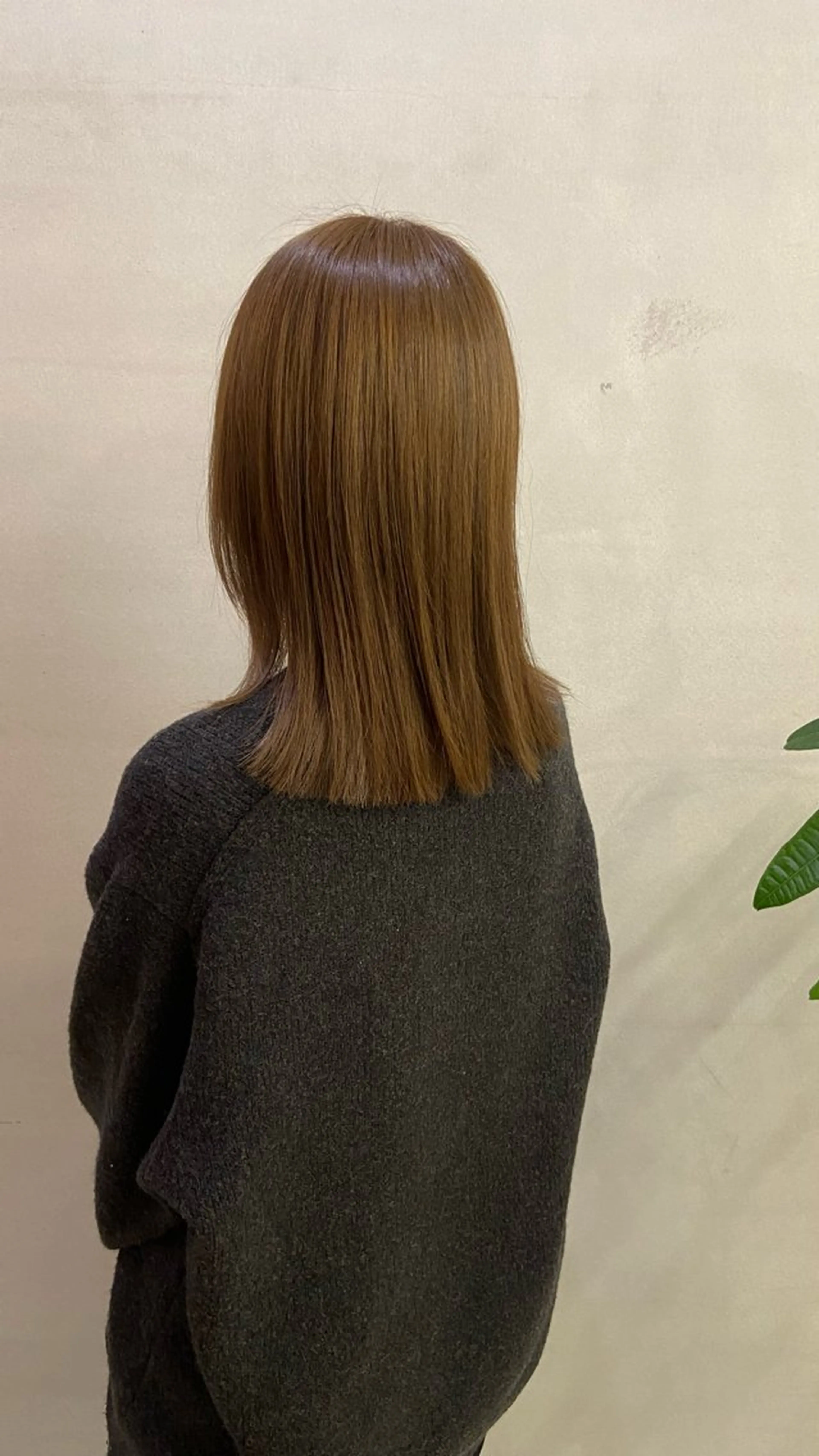 セミロング ヘアカラー Rinon所属・沖 真琴のヘアスタイル